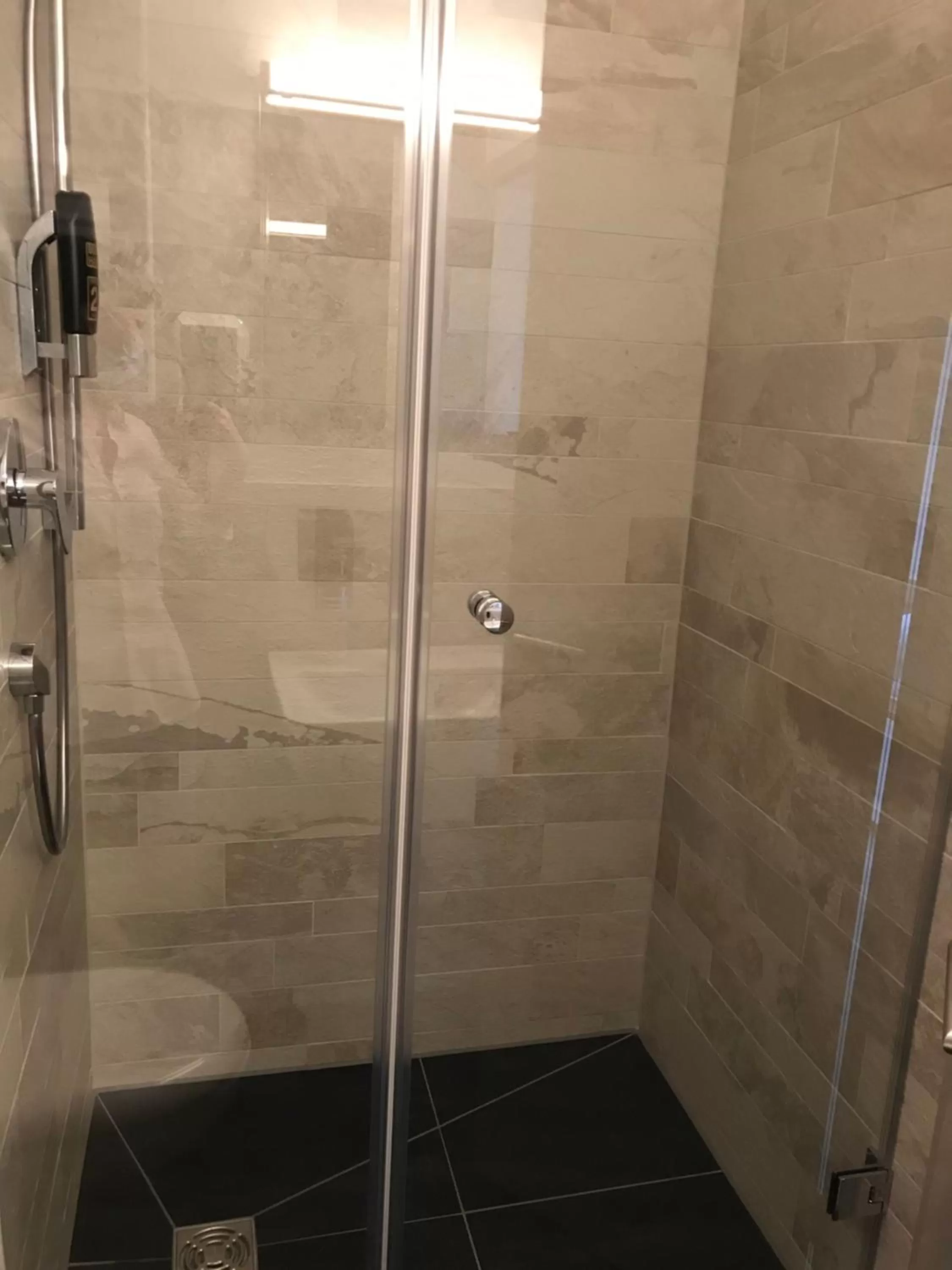 Bathroom in Hotel 83