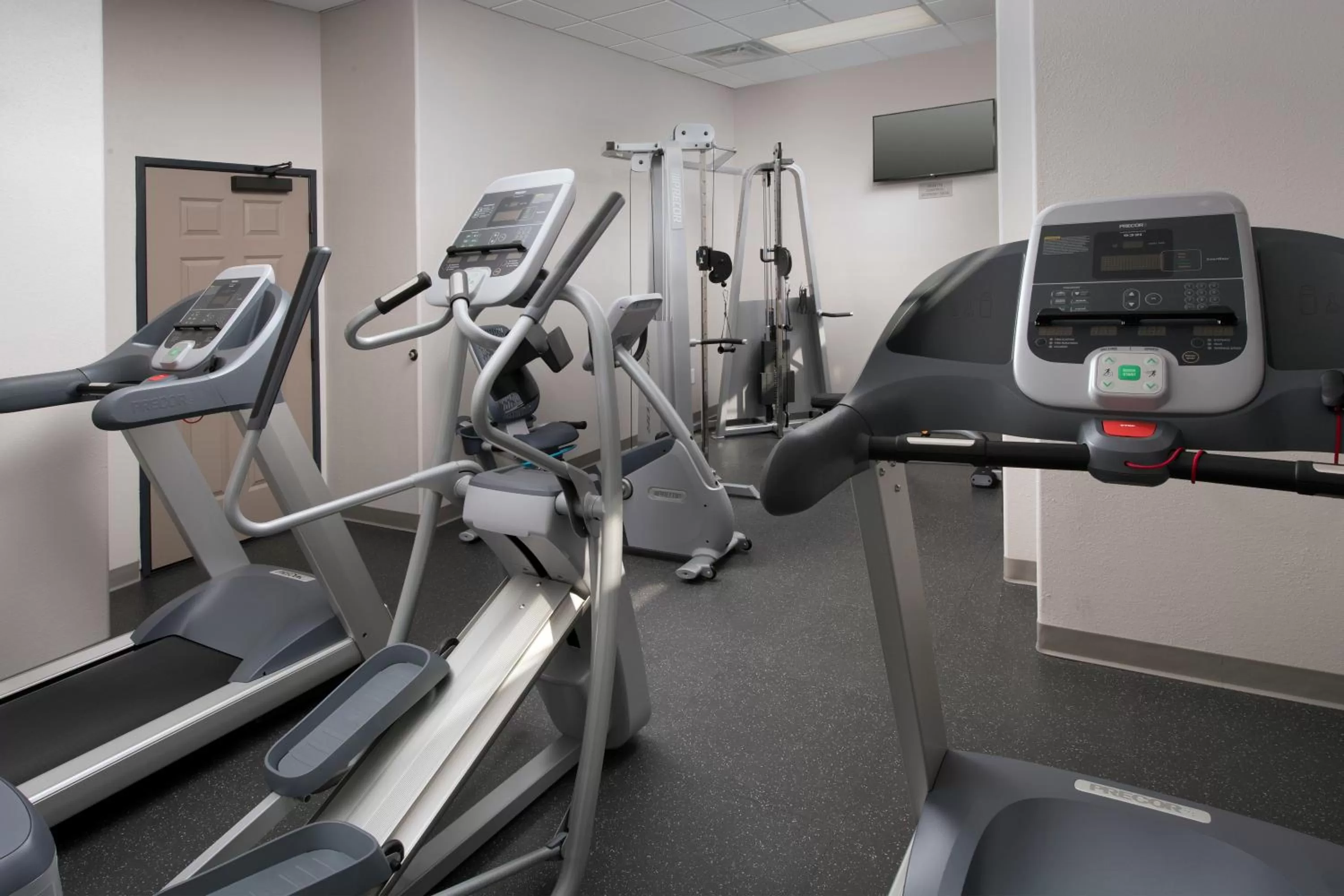 Fitness centre/facilities in Country Inn & Suites by Radisson, Houston Intercontinental Airport East, TX