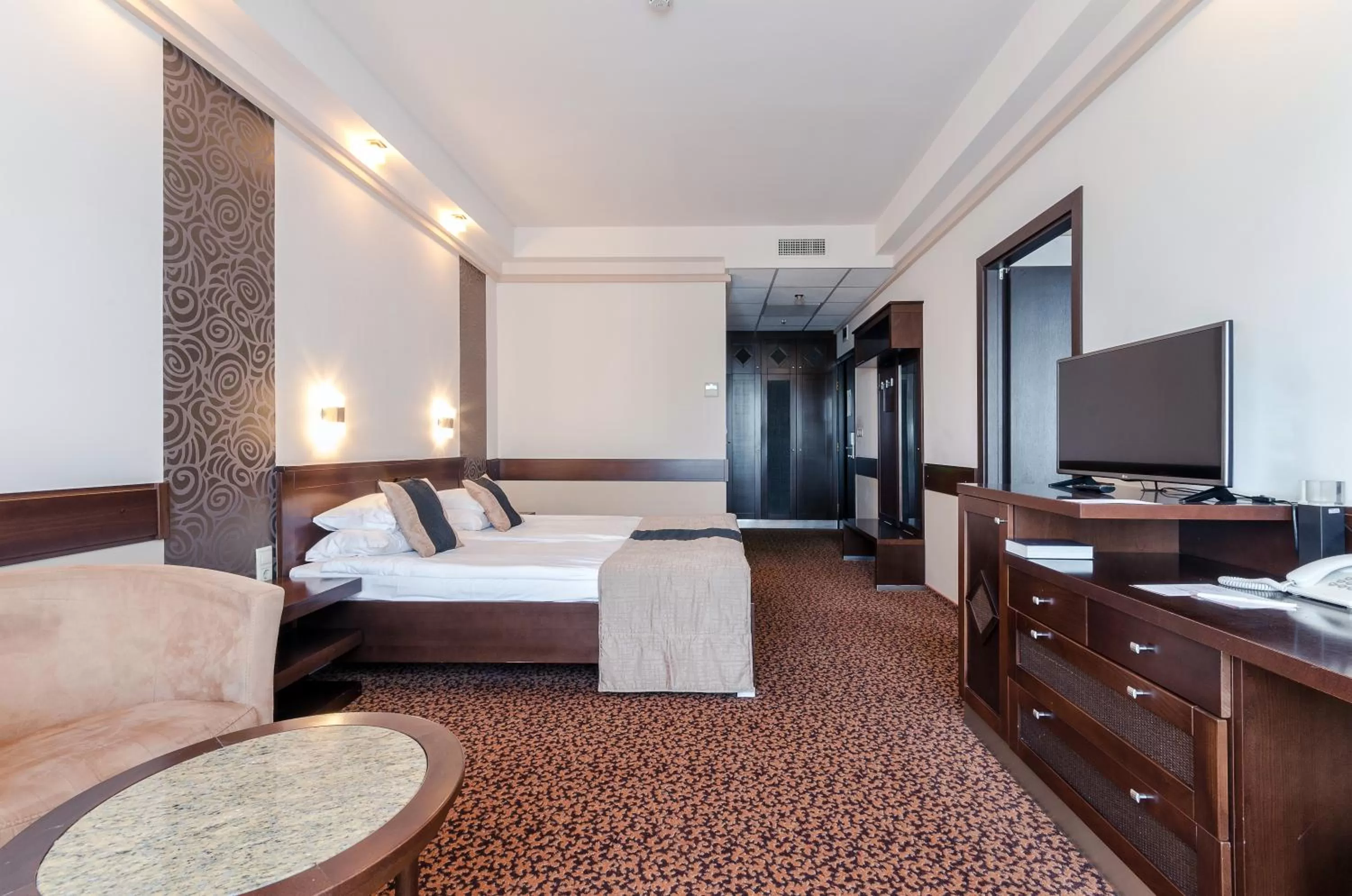 Bedroom, Bed in Hunguest Hotel Apollo