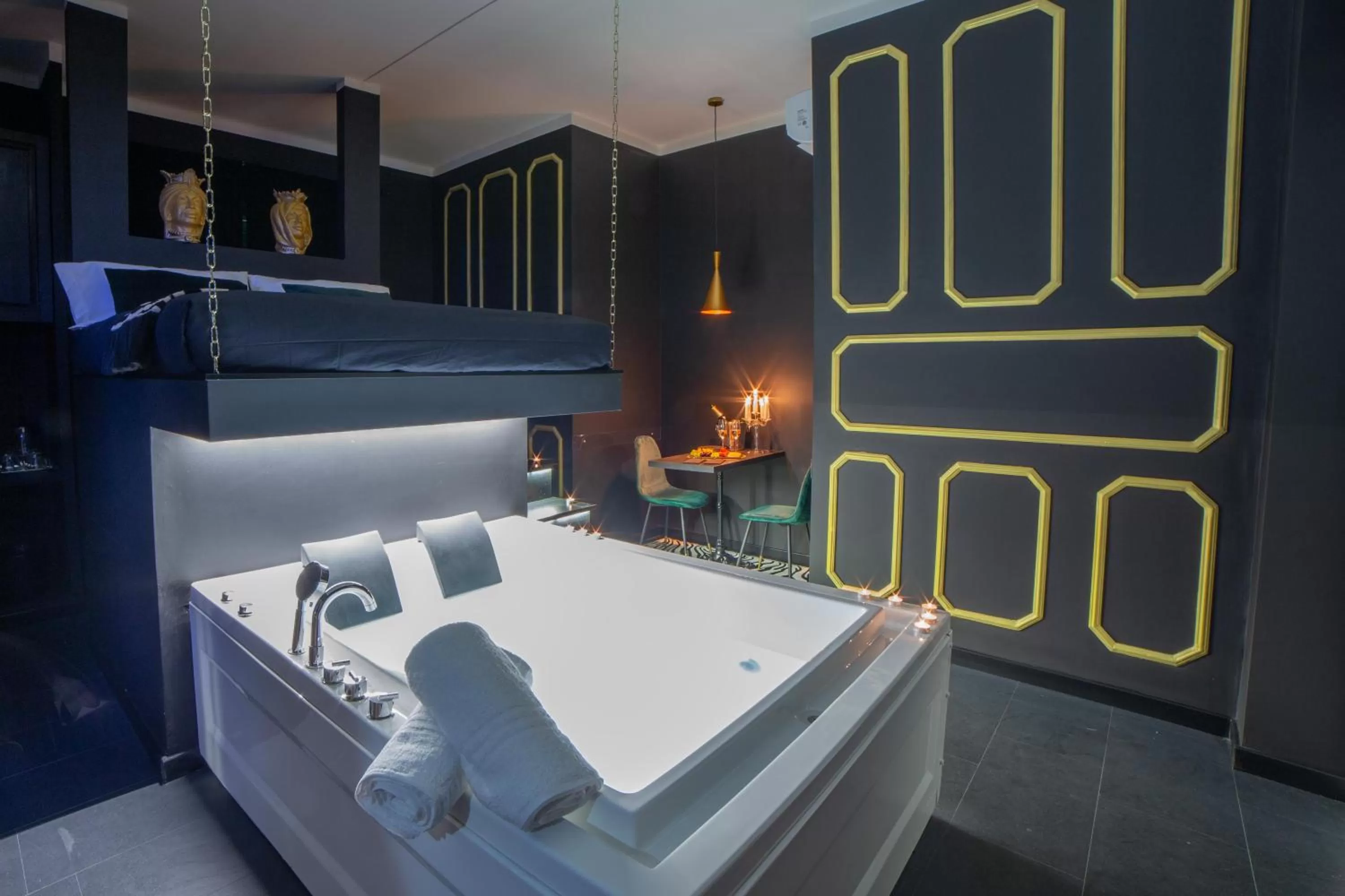 bunk bed in Love Suite Roma - Il Nido d'Amore