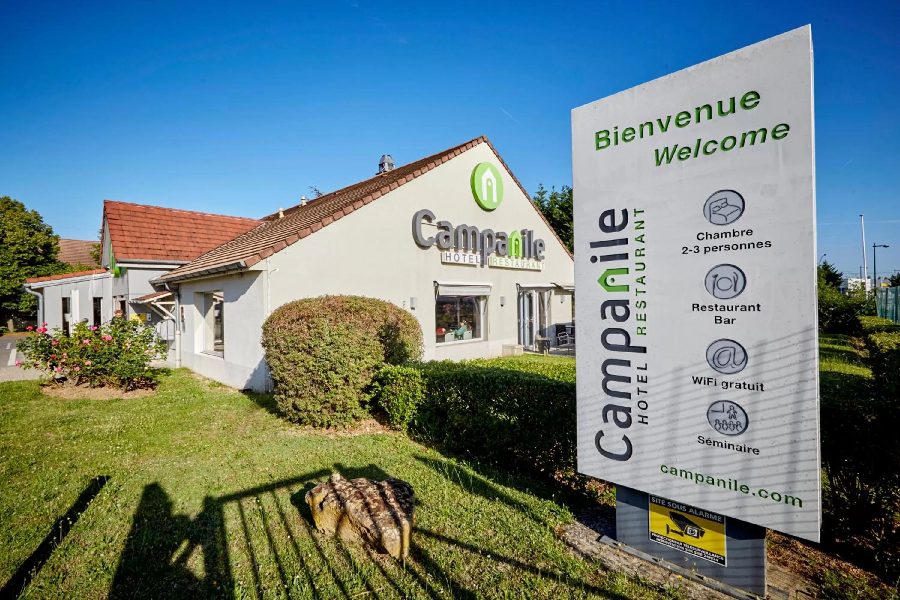 Property building in Campanile Evry Ouest - Corbeil Essonnes