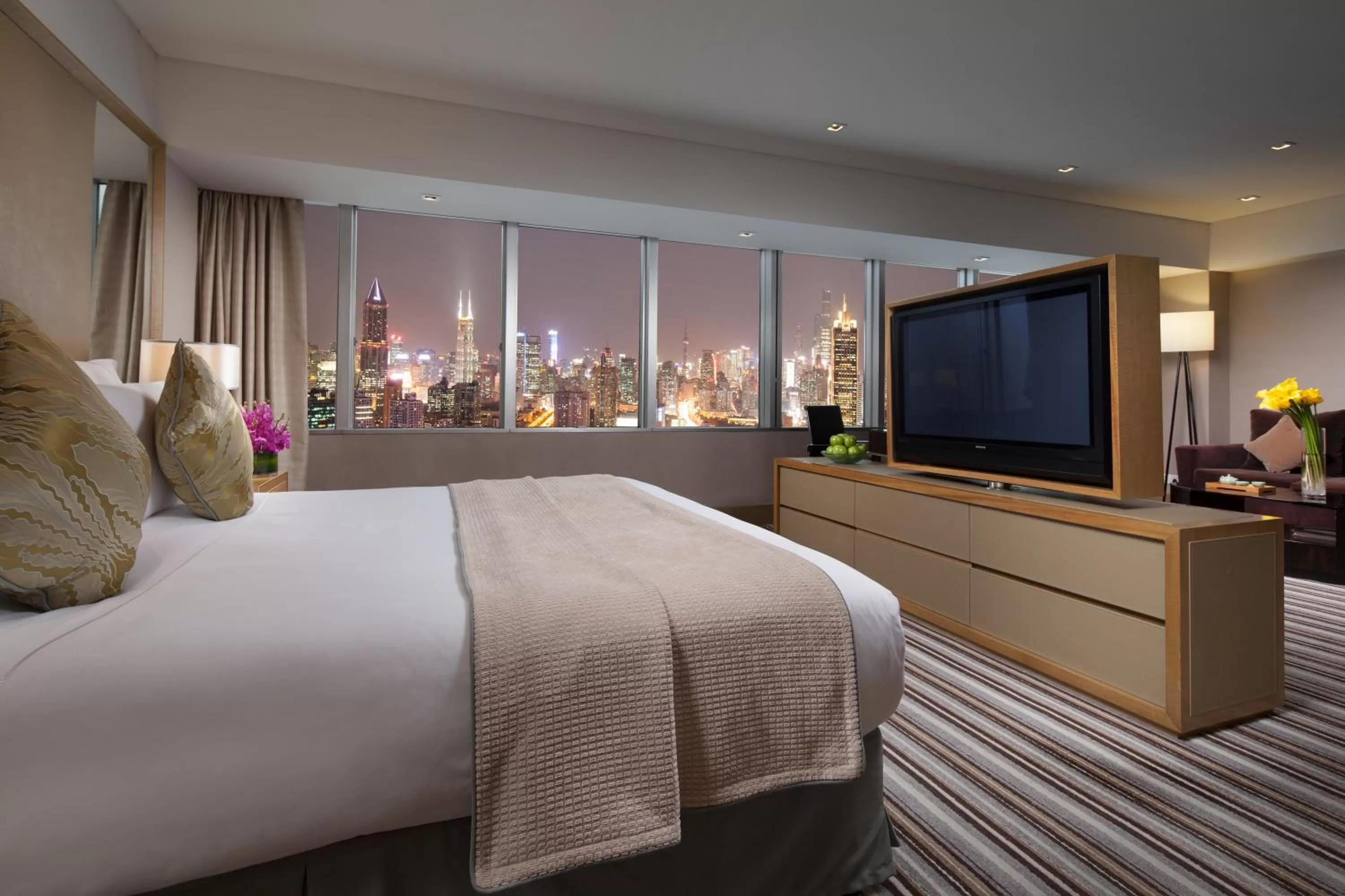 Bedroom, Bed in Jin Jiang Tower
