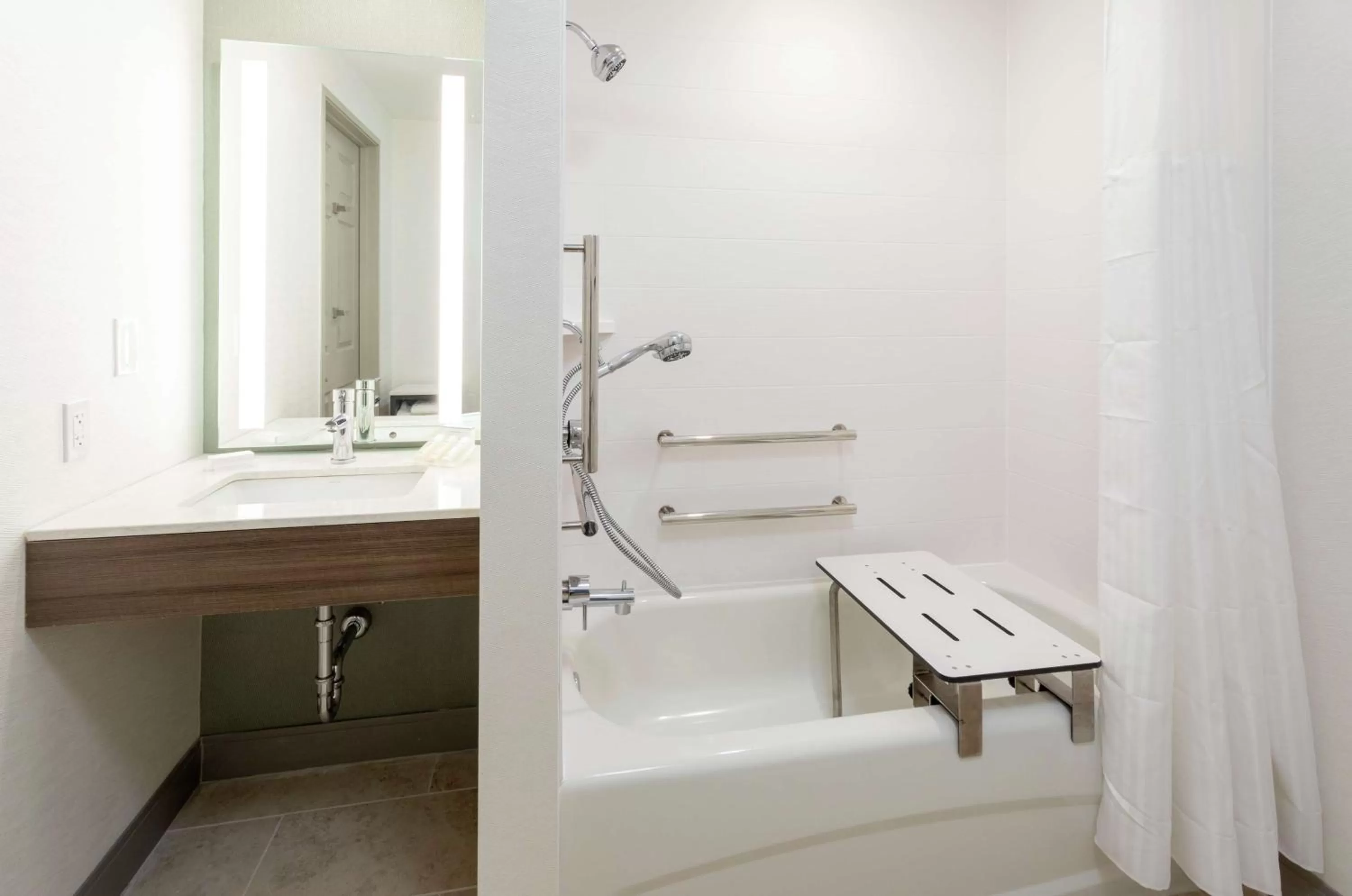 Bathroom in Hilton Garden Inn Minneapolis/Bloomington