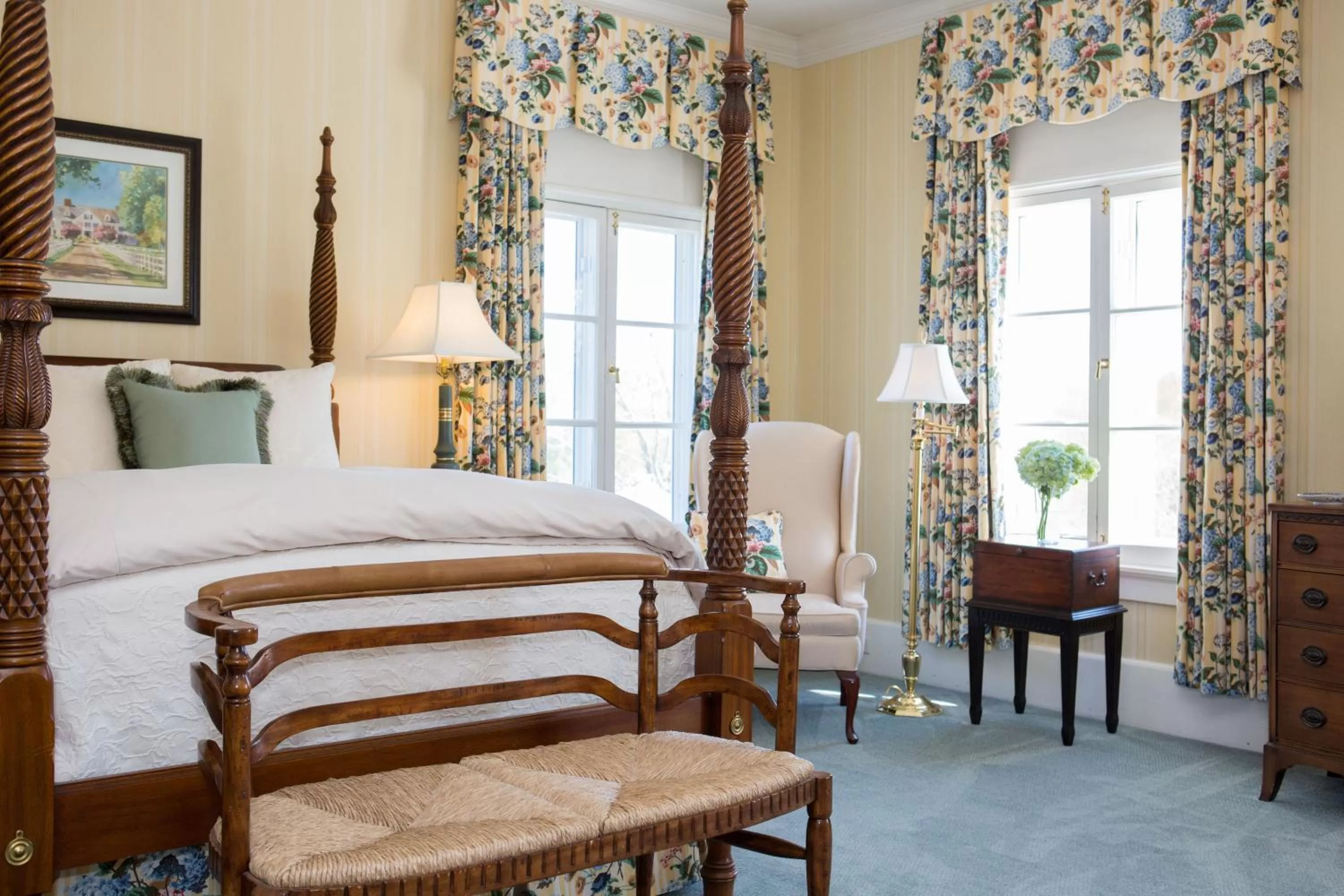 Bed in Inn at Warner Hall