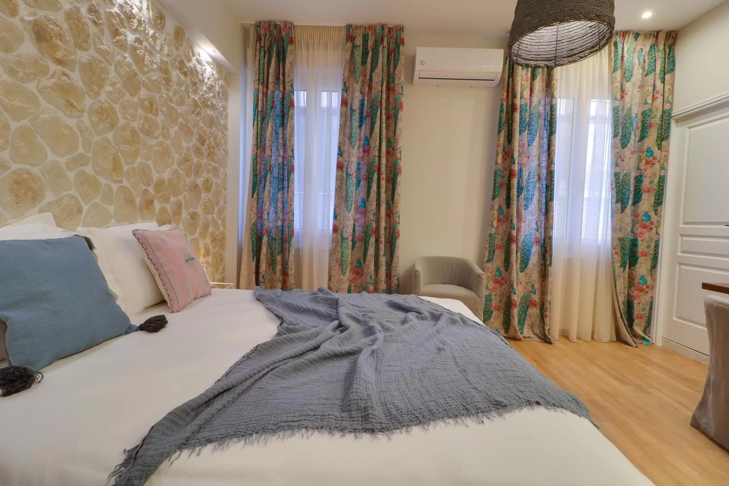 Photo of the whole room, Bed in AthINN Residence