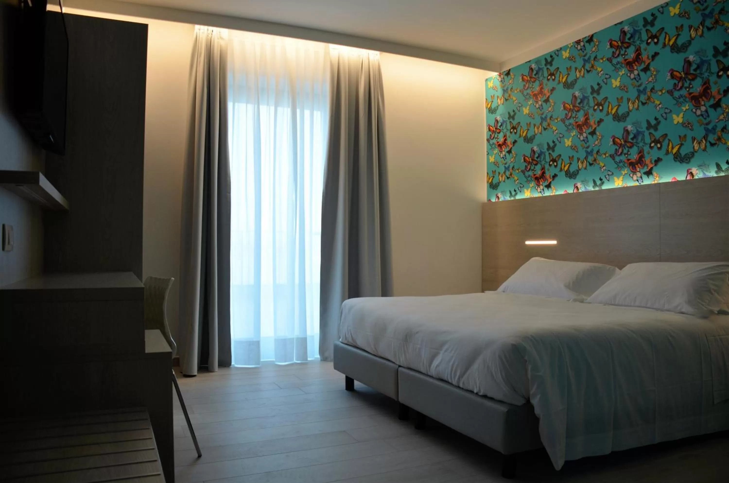 Lake view, Bed in Hotel San Marco