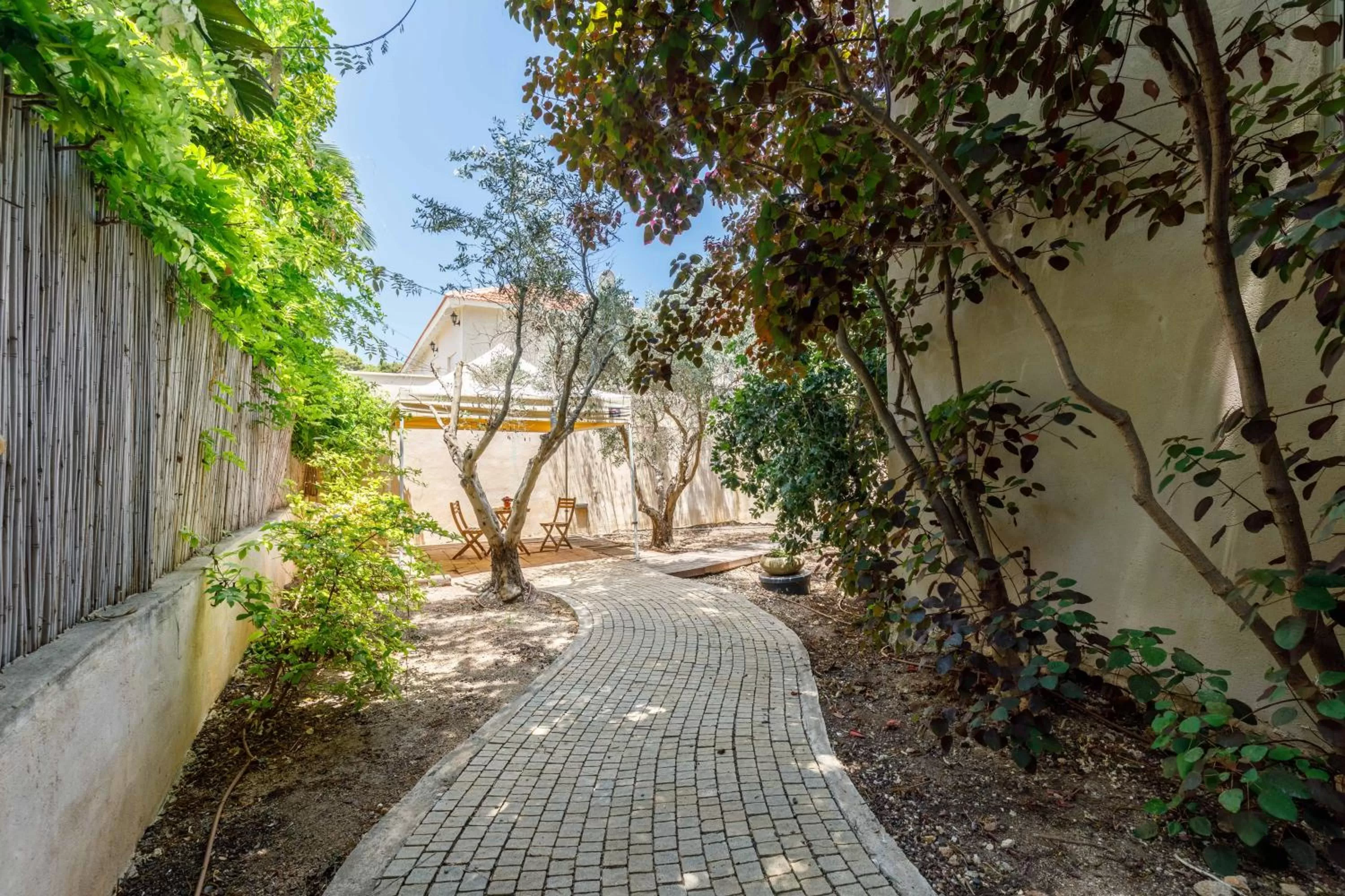 Garden in Smadar-Inn