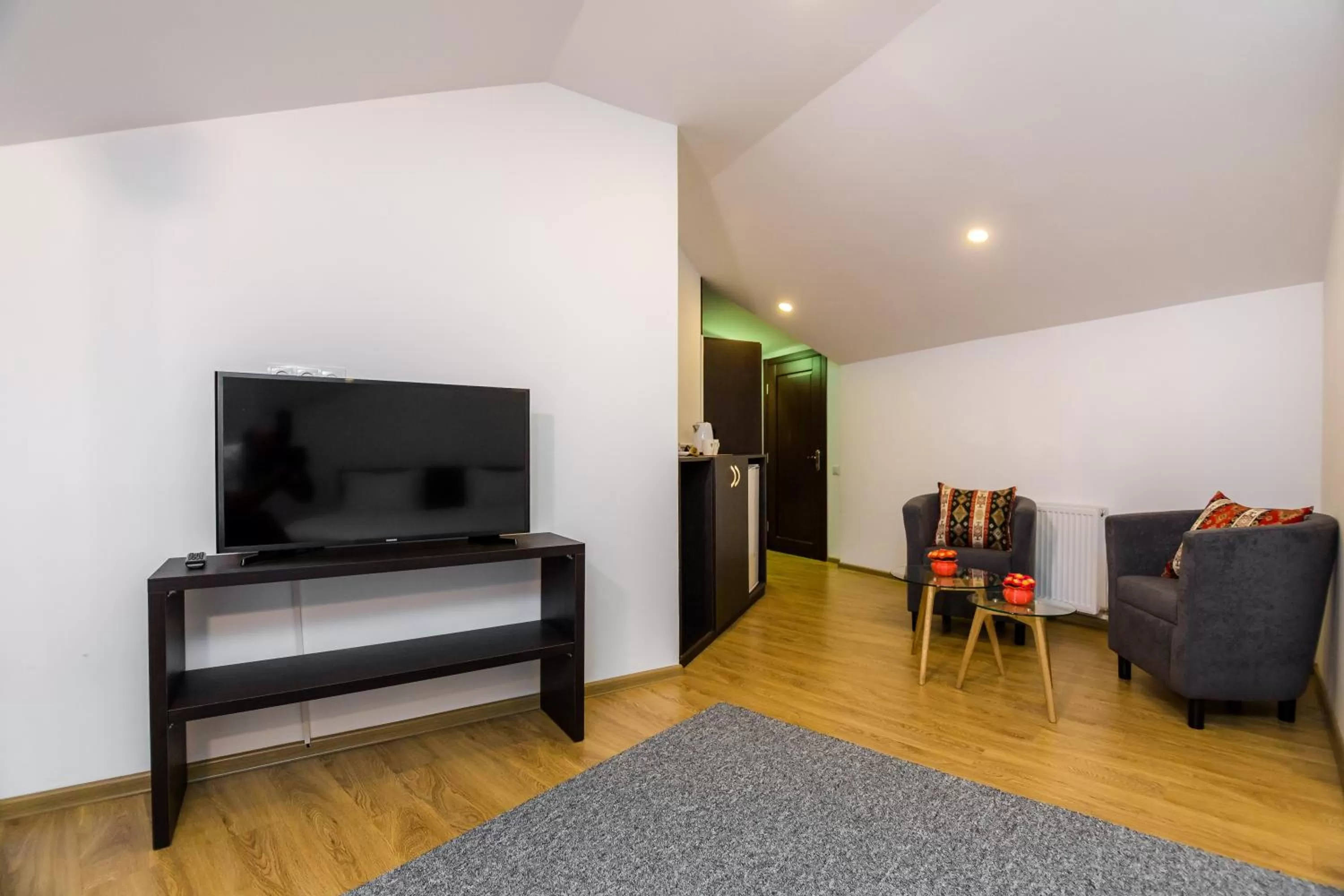 TV and multimedia, TV/Entertainment Center in VovaDoma