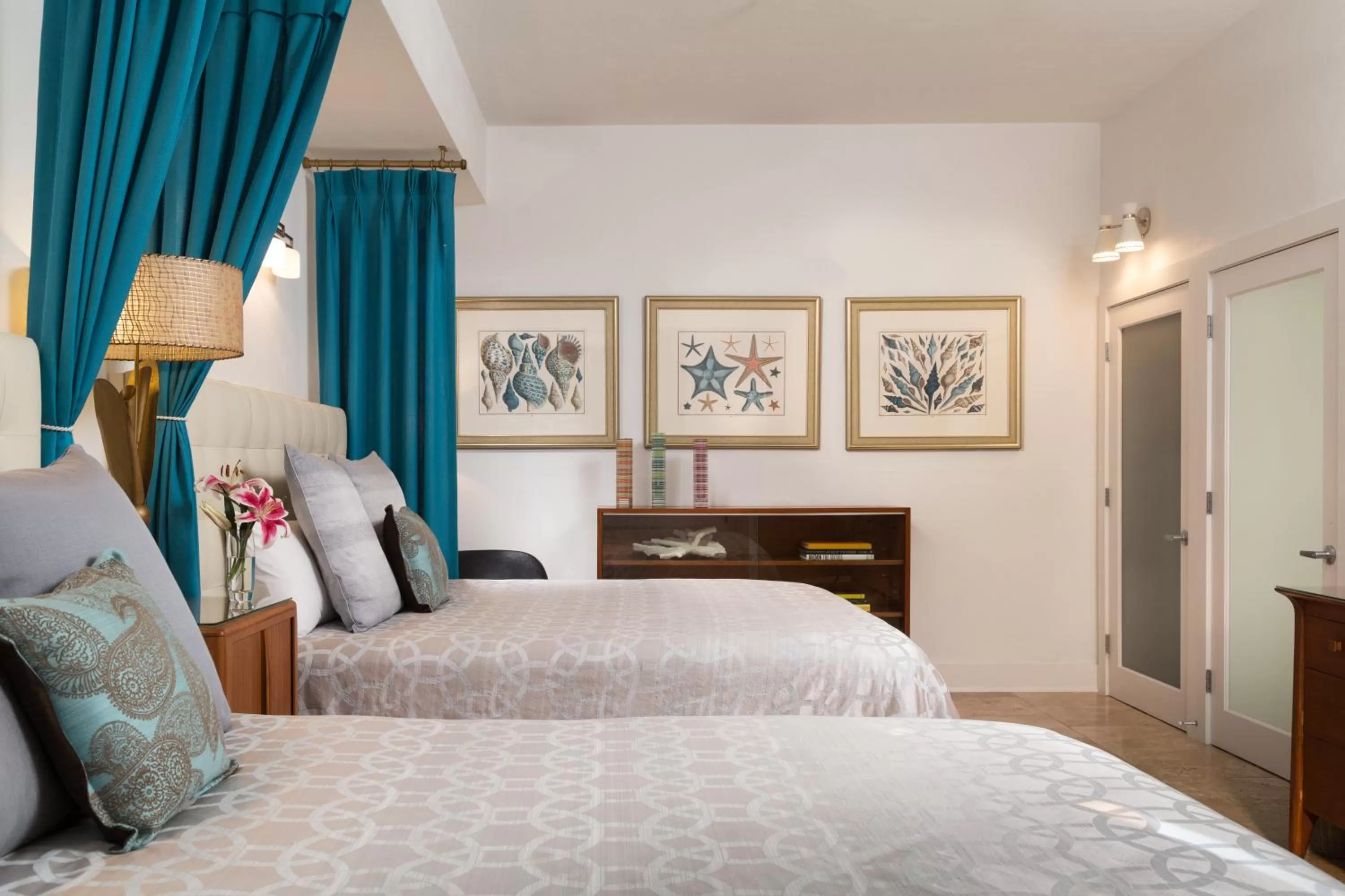 Bed in Black Dolphin Inn