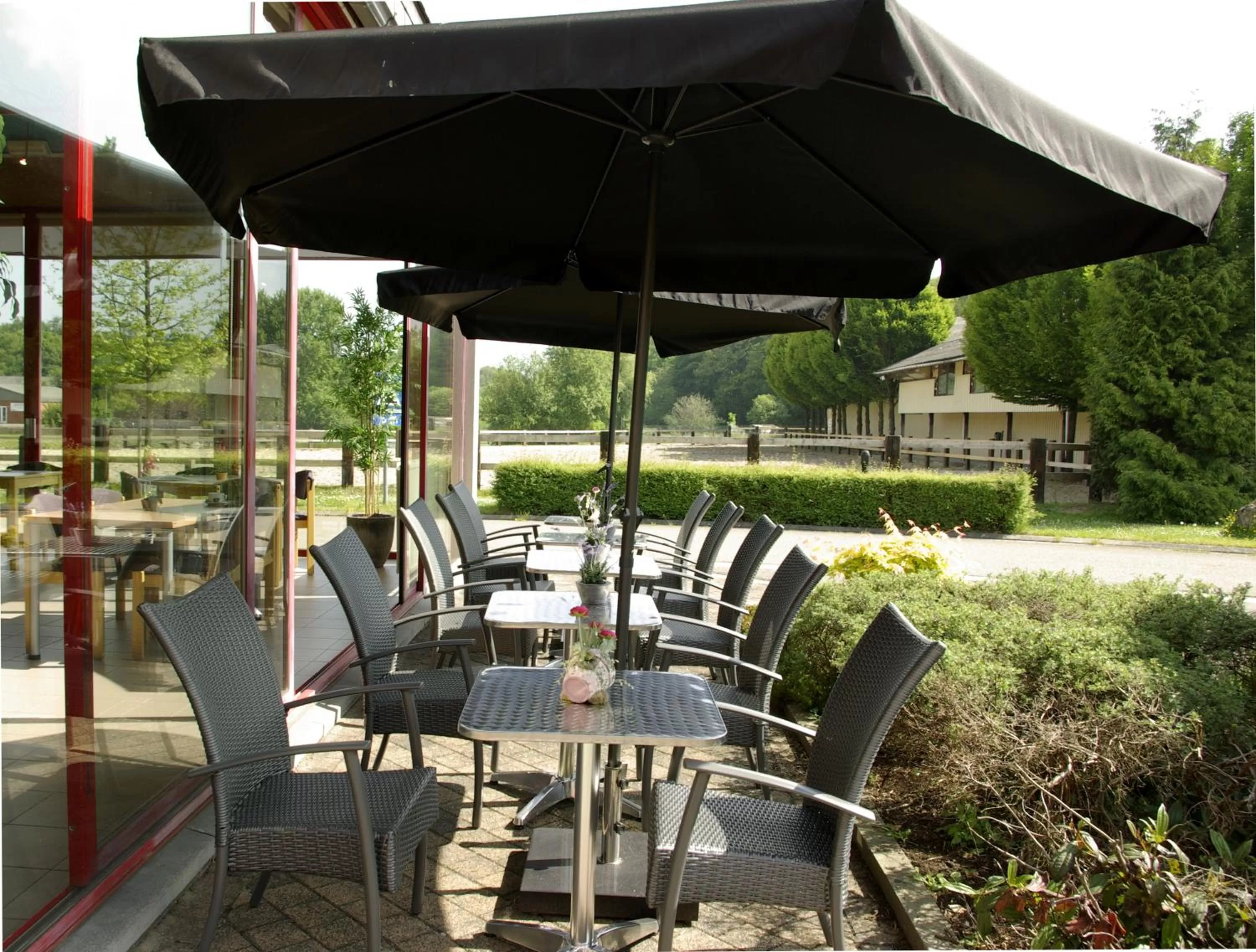 Balcony/Terrace, Restaurant/Places to Eat in Le Relais De La Haute Sambre