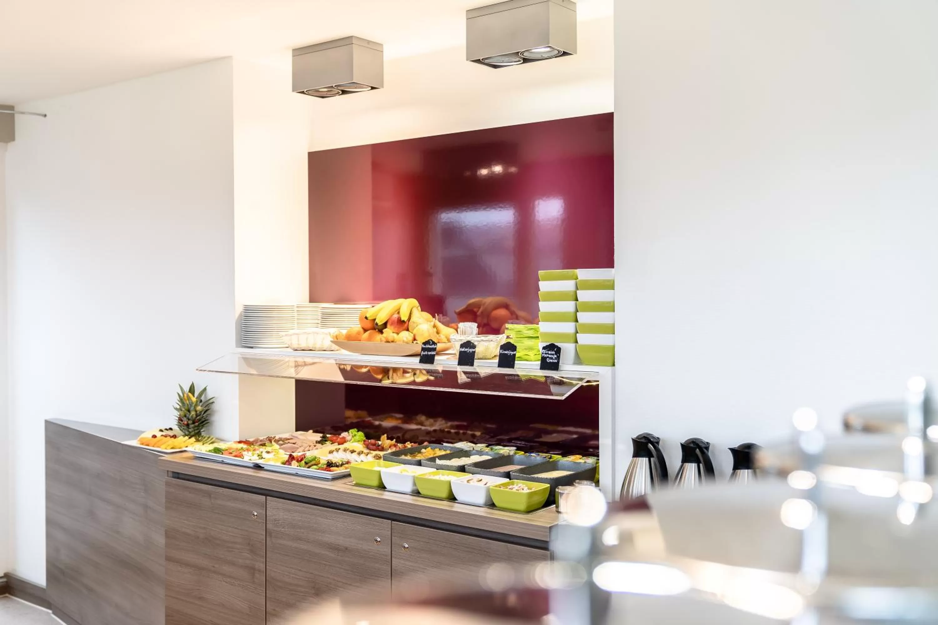 Food and drinks in Hotel Demas City