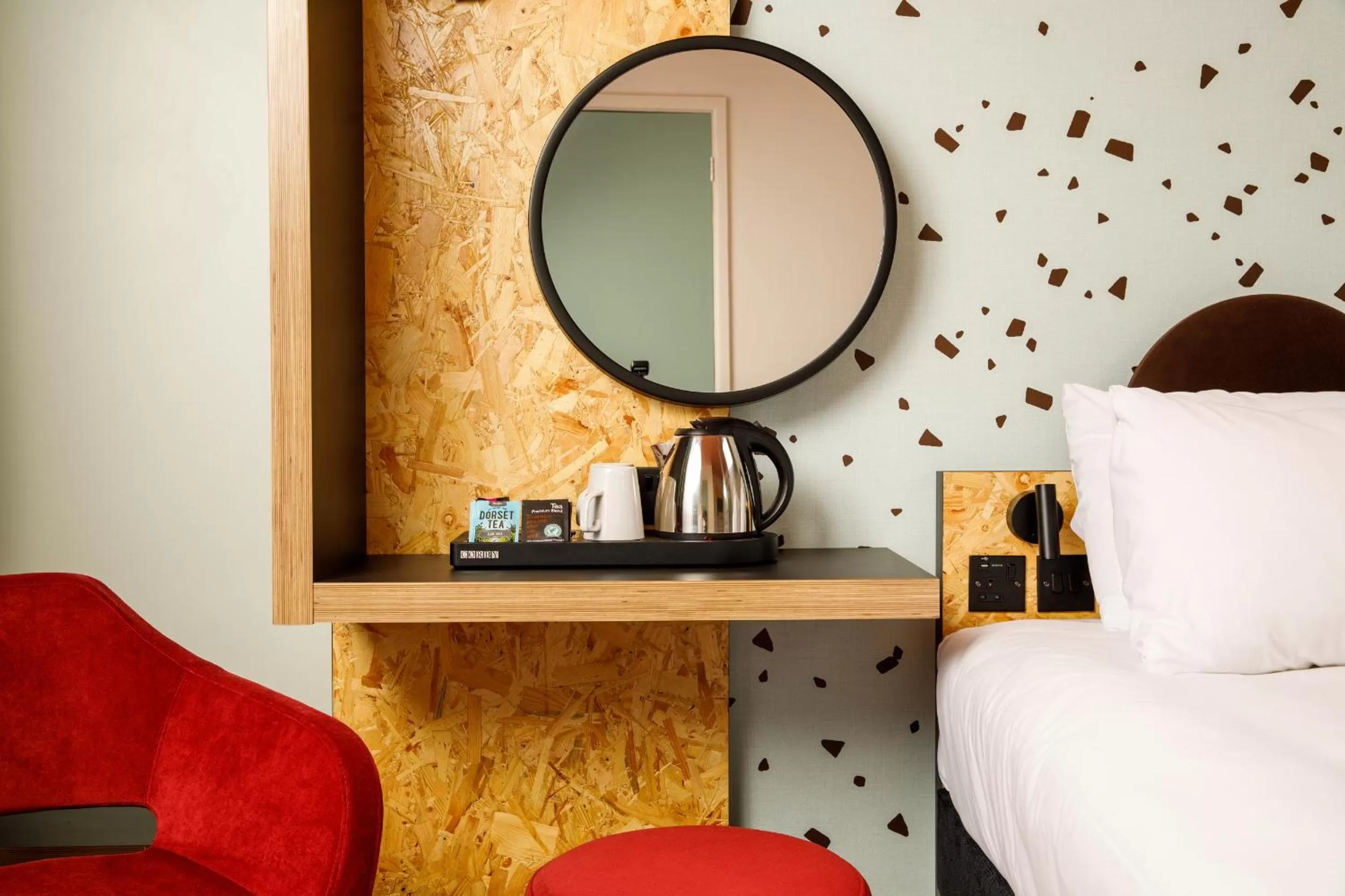 Bedroom, Bed in ibis Styles Bournemouth