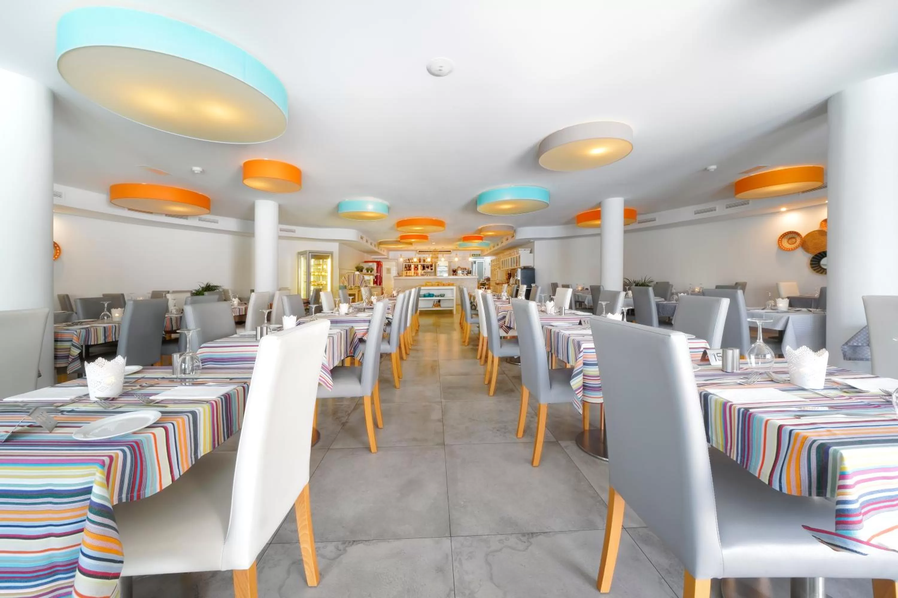 Restaurant/places to eat in Aqua Suites