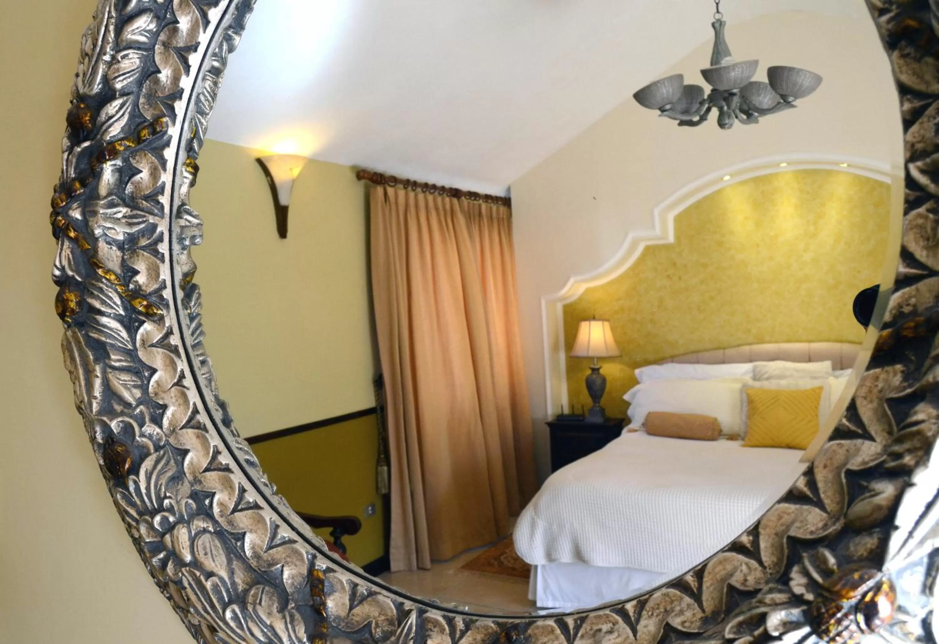 Decorative detail, Bed in Hostal Villa Toscana