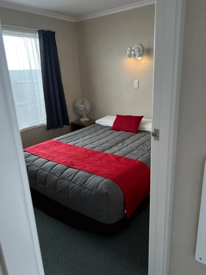 Bed in Amber Court Motel