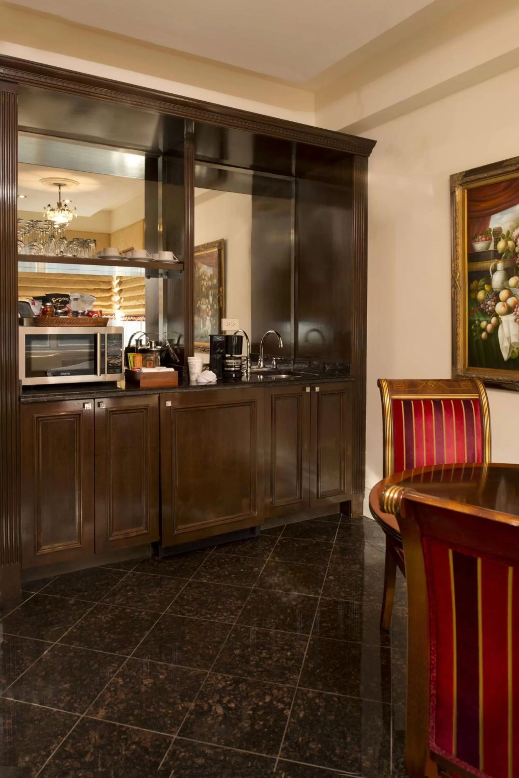 Restaurant/Places to Eat in The Kimberly Hotel