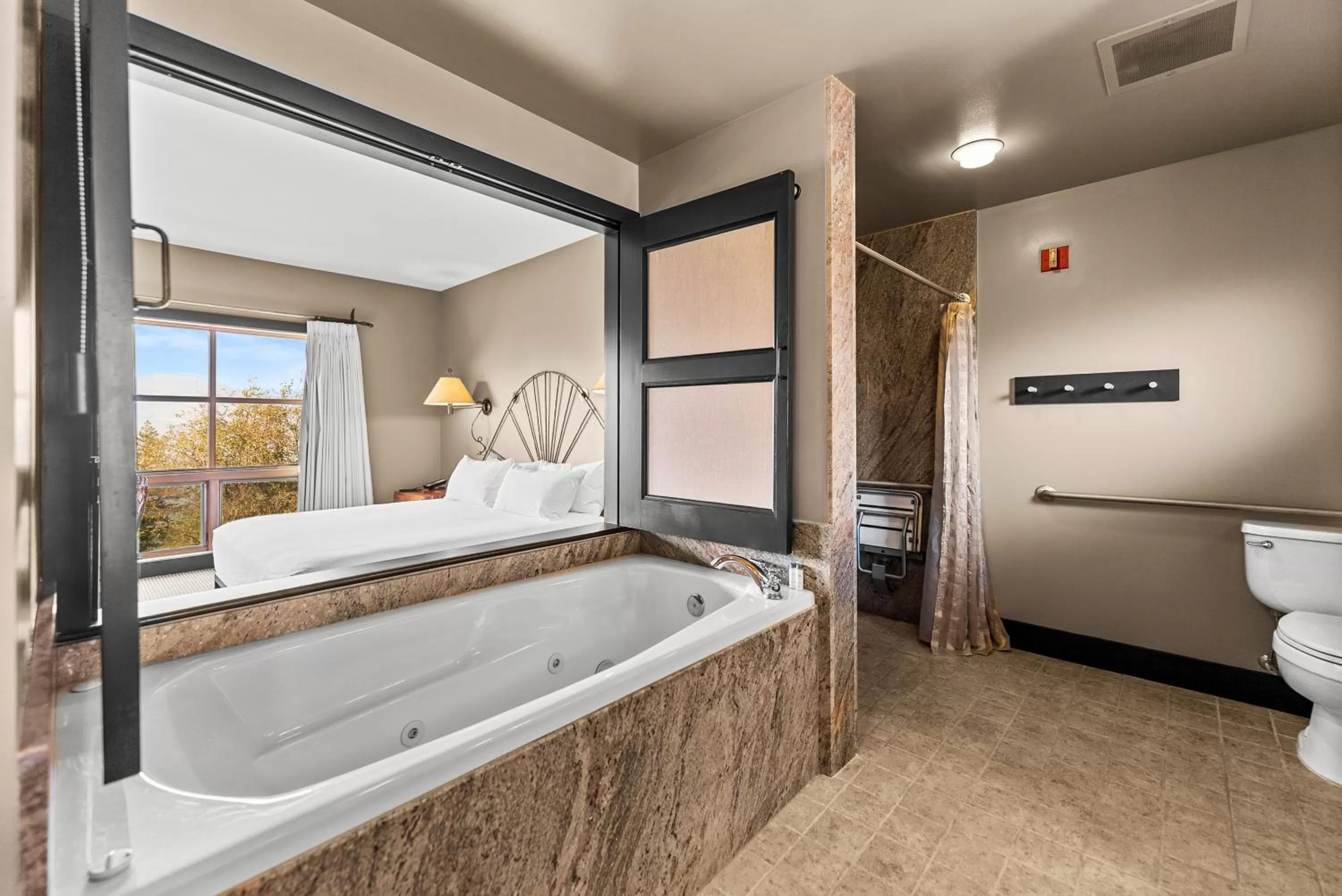 Bathroom, Bed in Sun Mountain Lodge