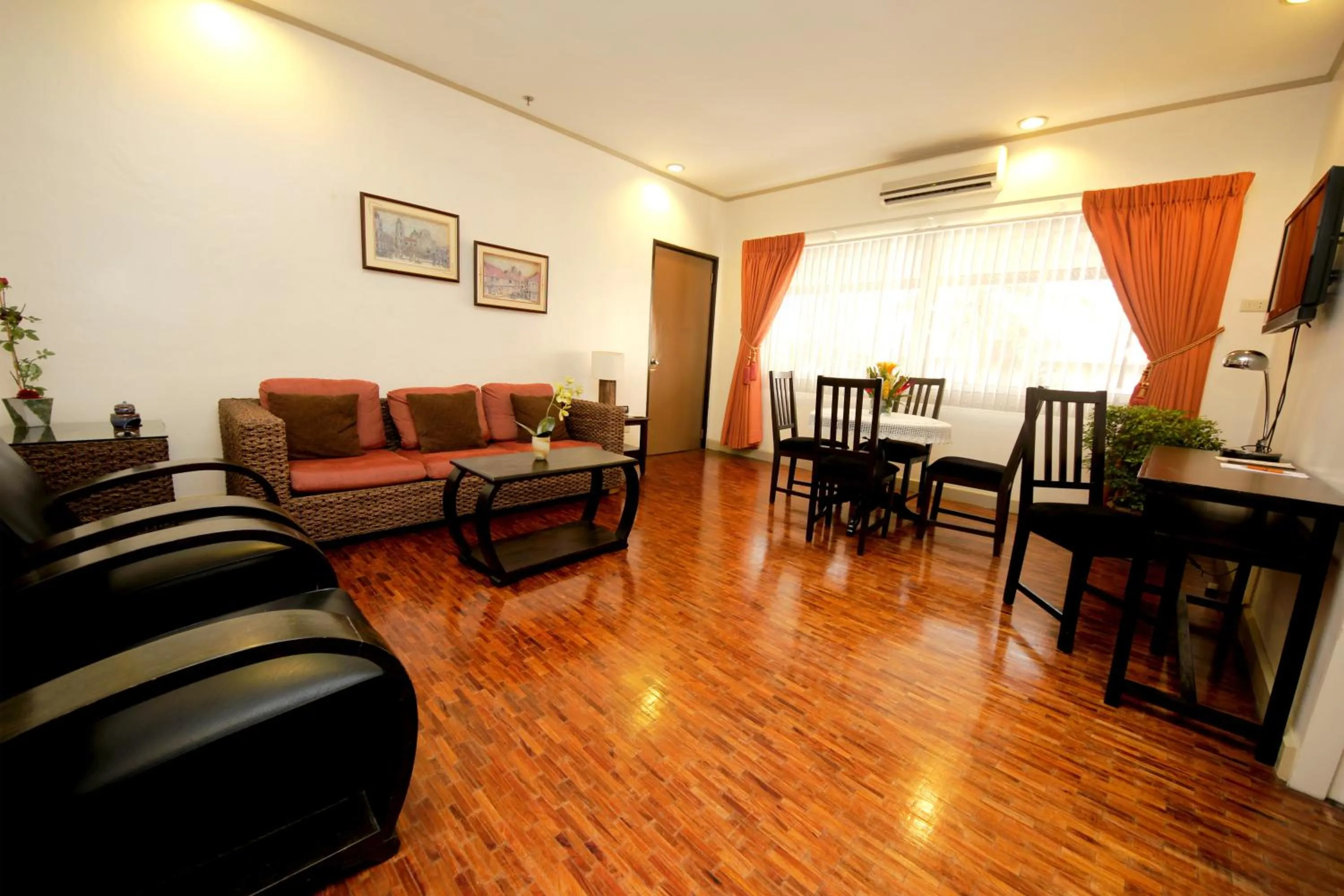 Bathroom, Restaurant/Places to Eat in Casa Pura Inn and Suites