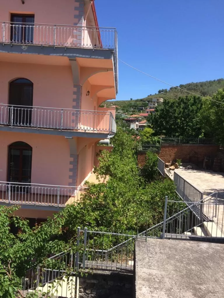 Property building in Guesthouse Villa Rosa Berat