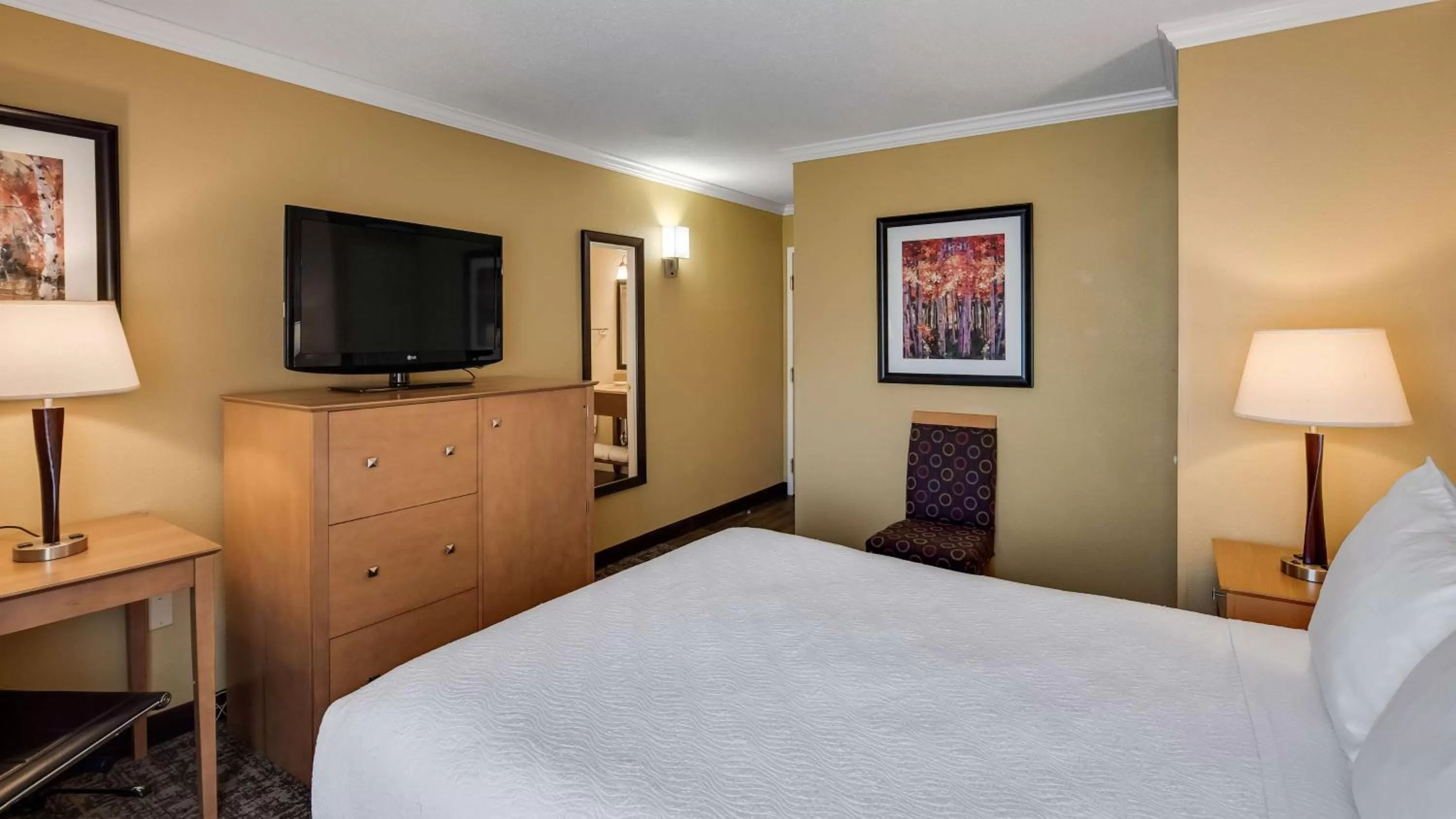 Photo of the whole room, Bed in Best Western Plus Windjammer Inn & Conference Center