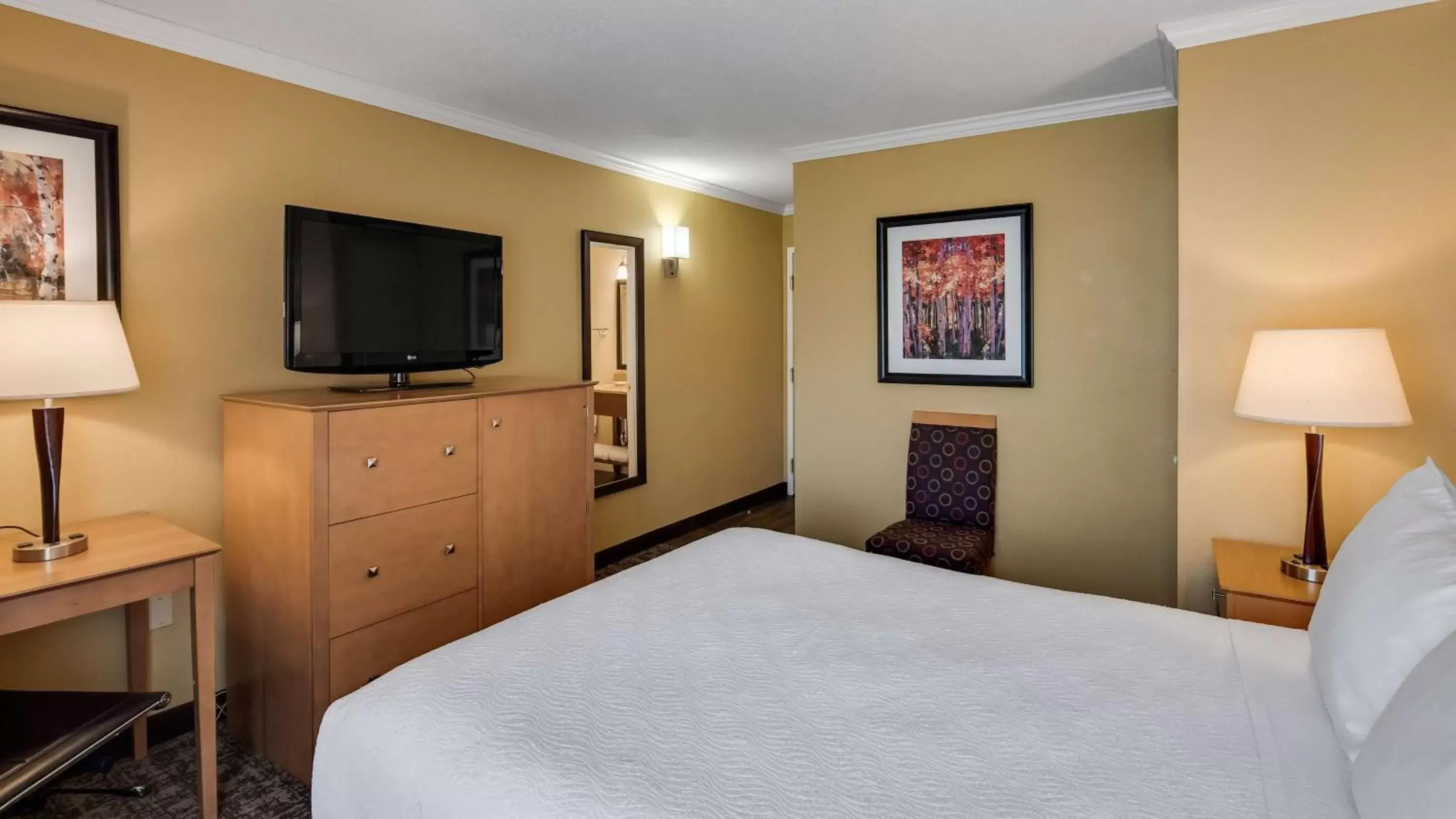 Queen Room - Non-Smoking in Best Western Plus Windjammer Inn & Conference Center Queen Room - Non-Smoking in Best Western Plus Windjammer Inn & Conference Center