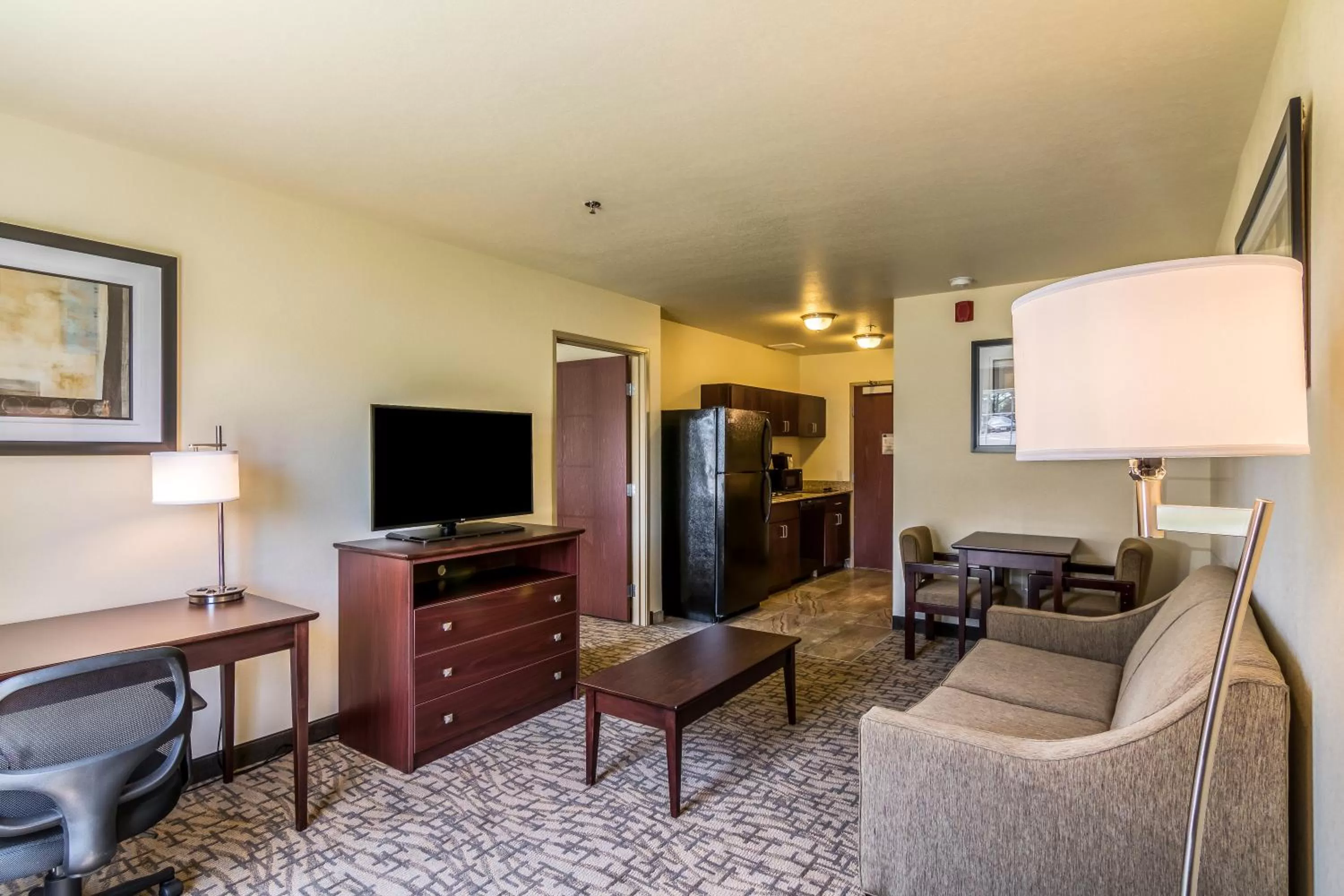 TV and multimedia in Cobblestone Inn & Suites - Barron