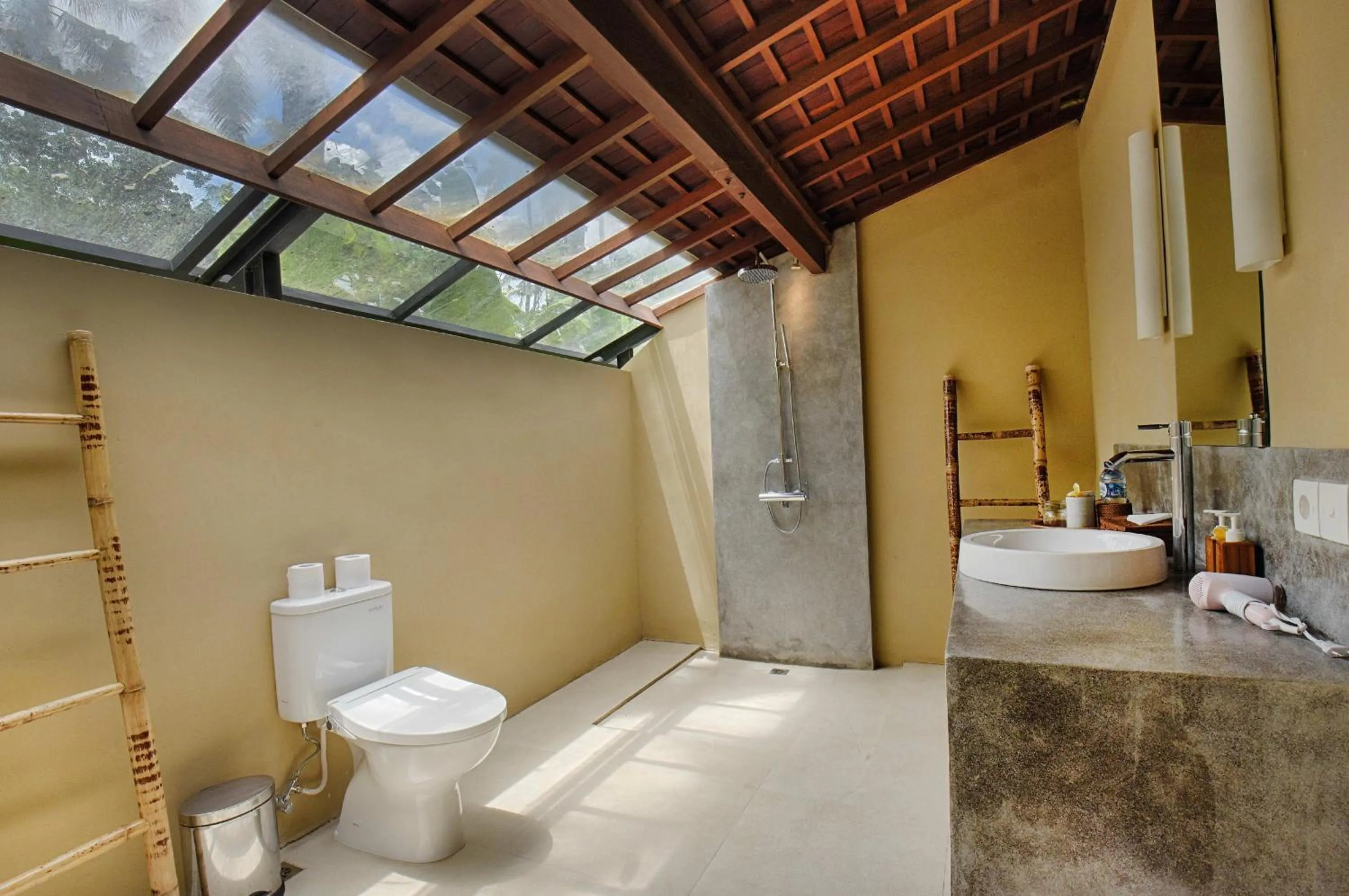Bathroom in Samkhya Villas - Free 1x Floating Breakfast or Minibar