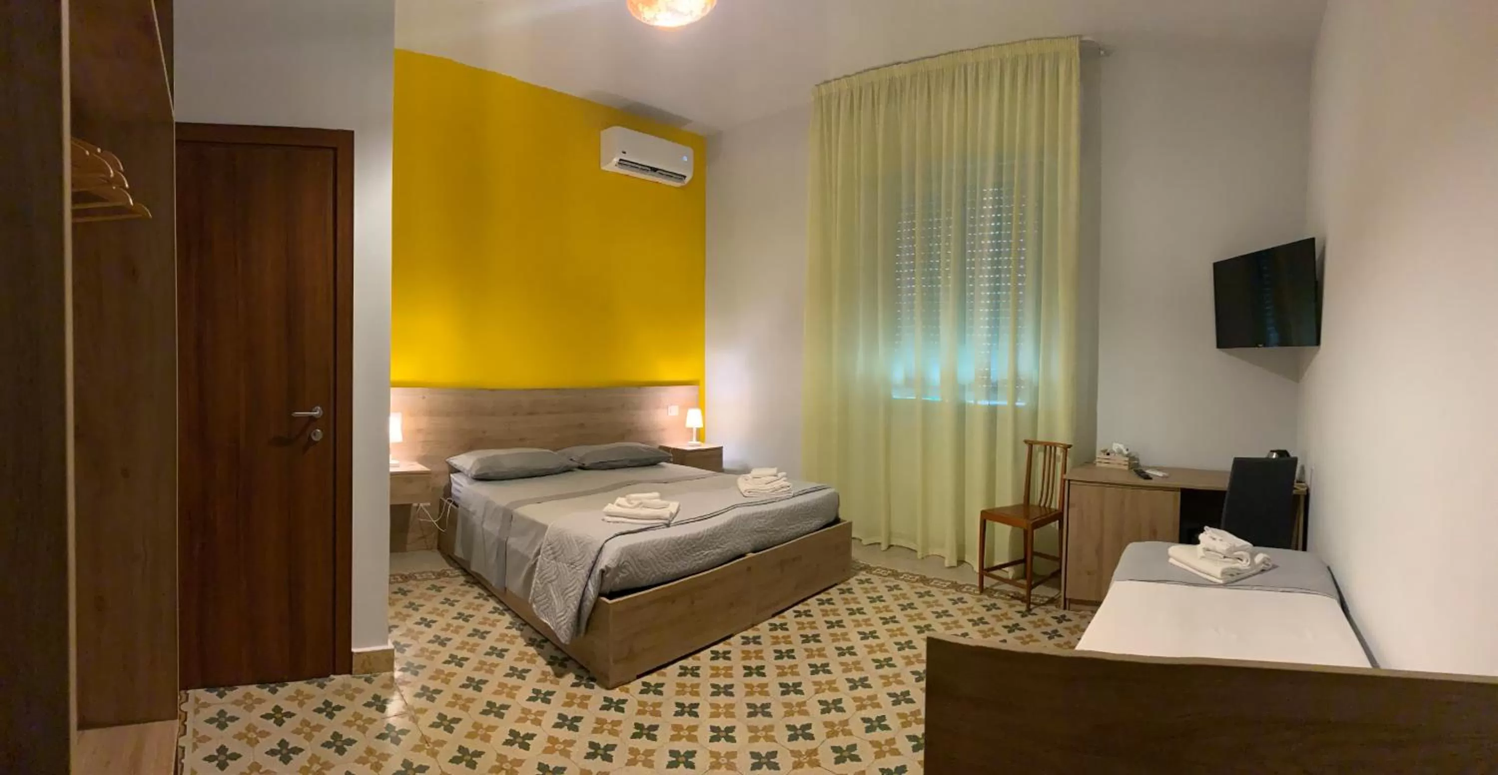 Bed in Erythrà Bed and Breakfast