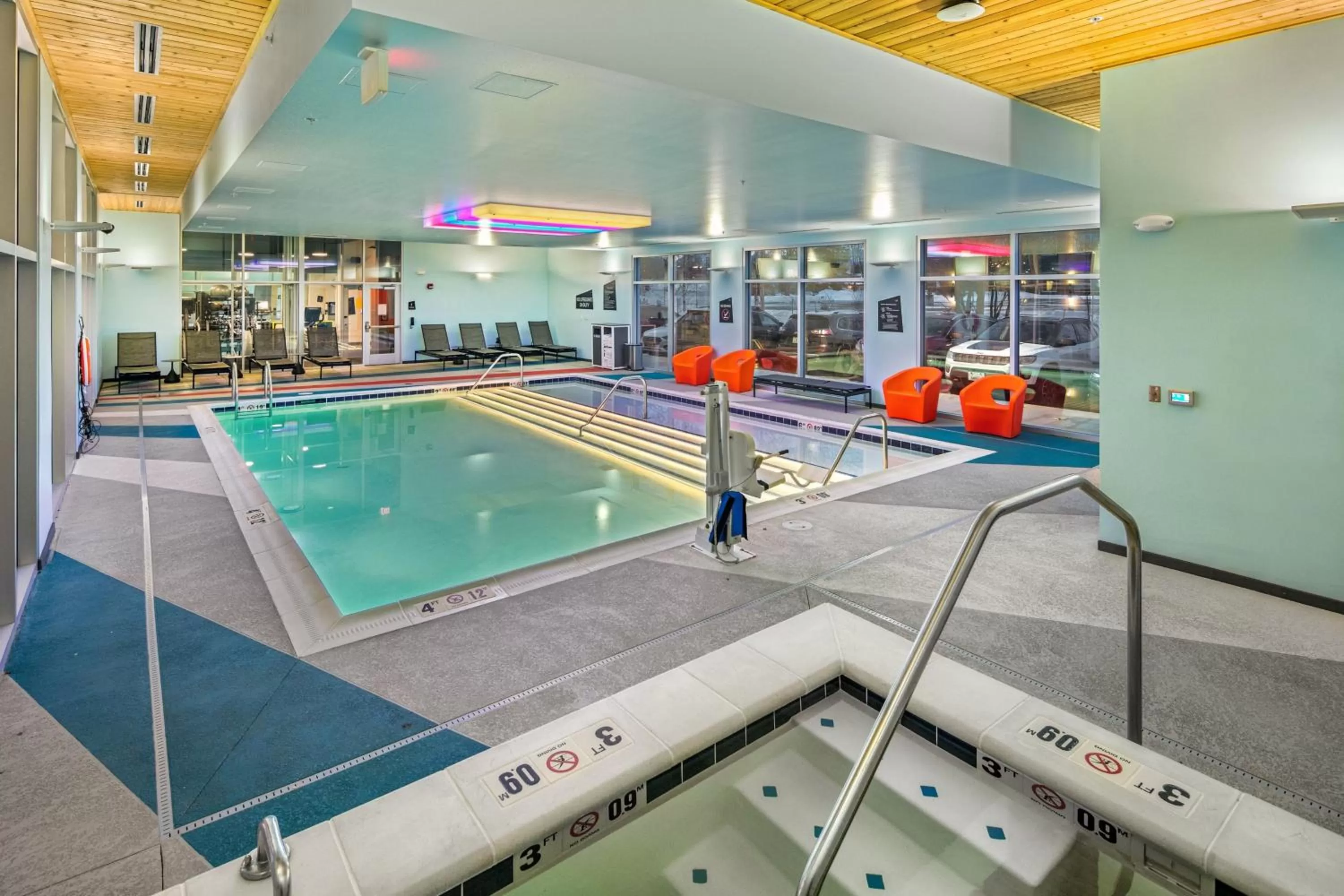 Swimming pool in Aloft Anchorage
