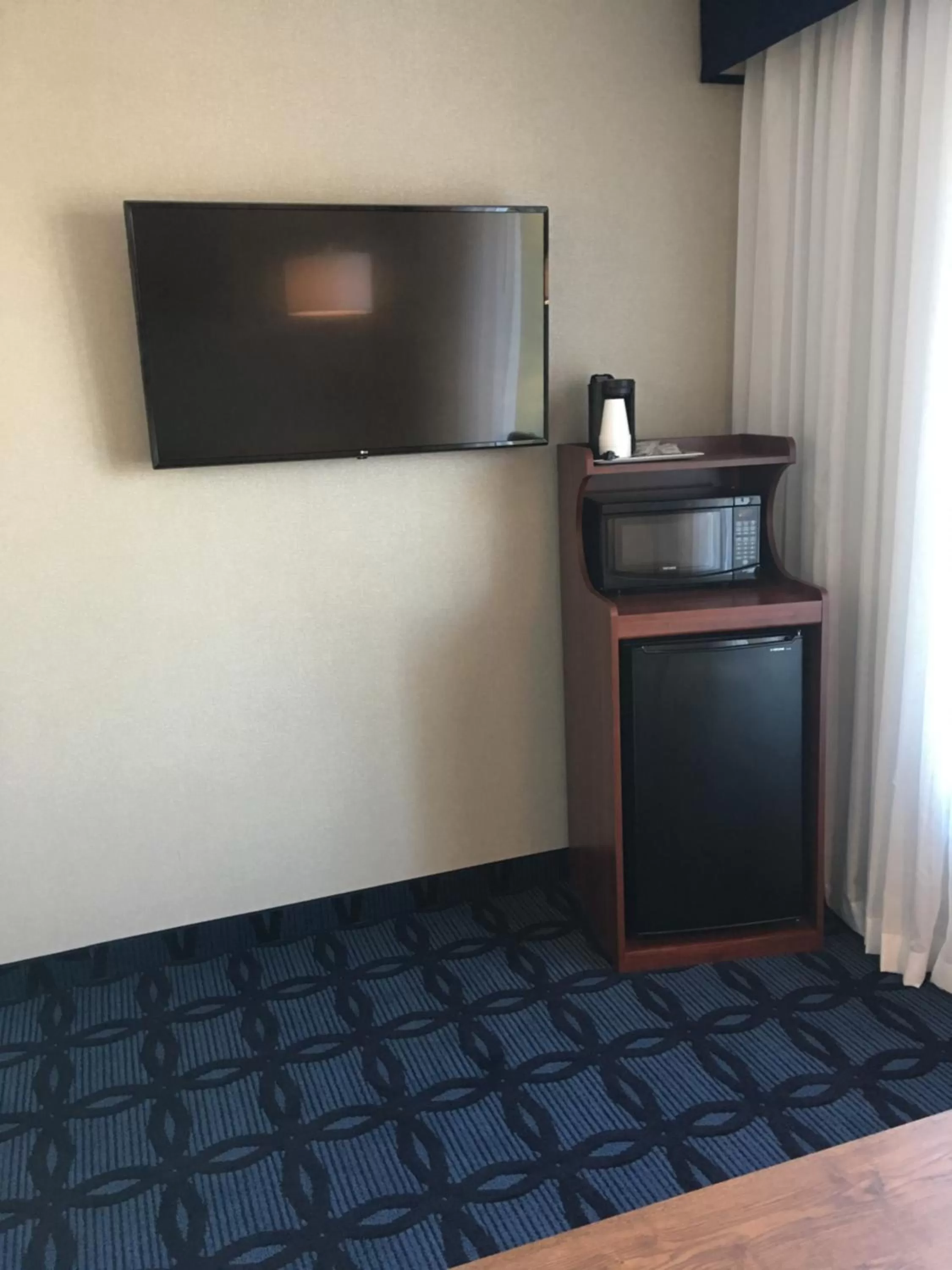 TV and multimedia in Riverside inn hannibal