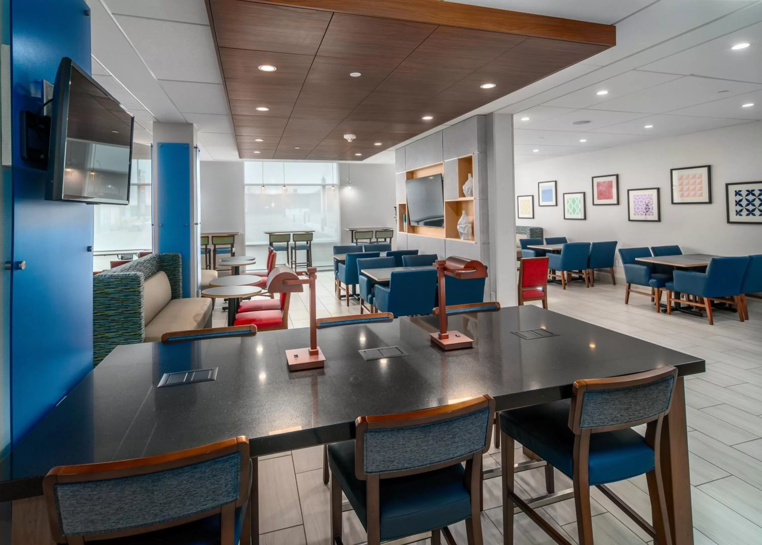 Breakfast in Holiday Inn Express & Suites - Brandon by IHG