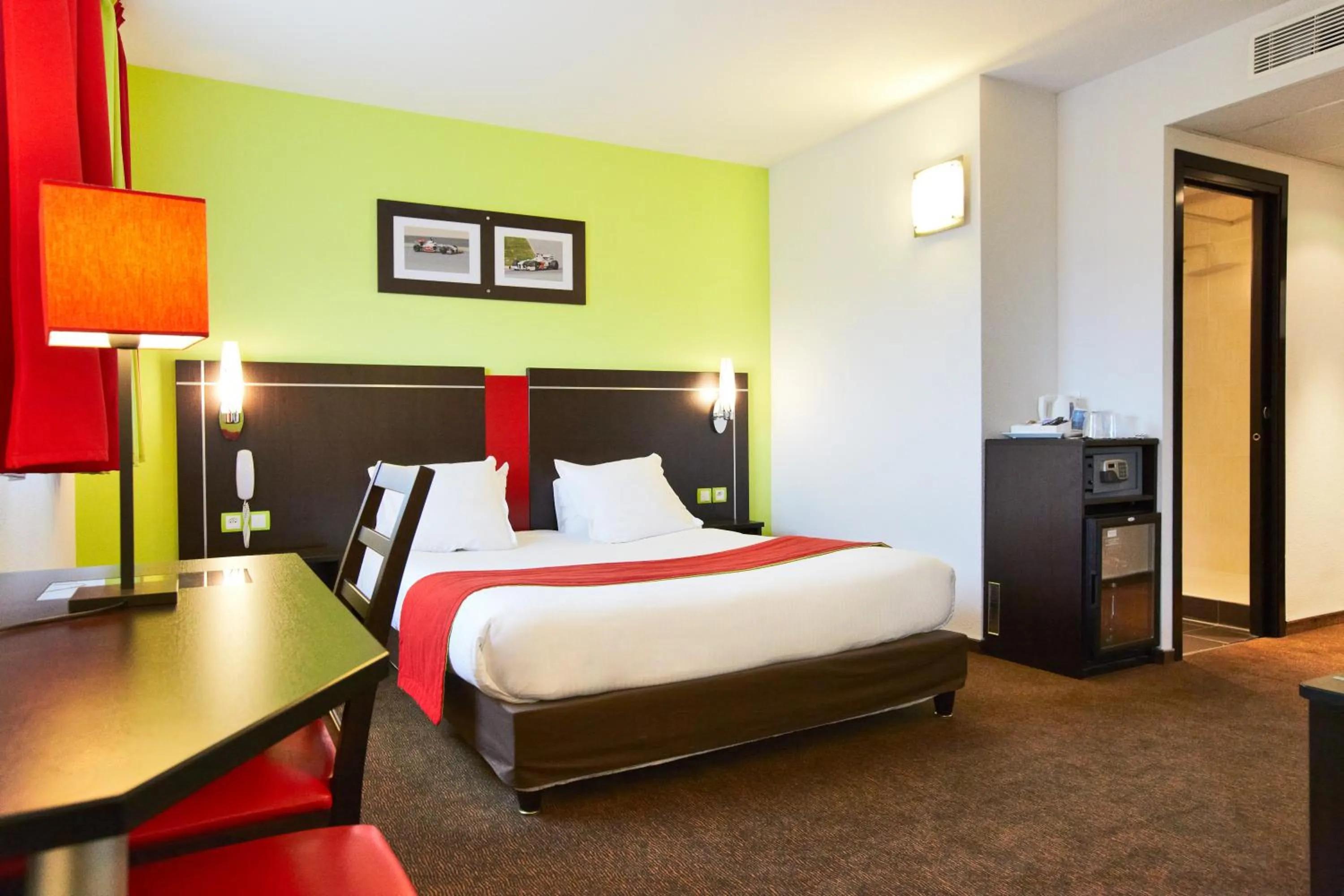 Photo of the whole room, Bed in Enzo Hotels Thionville by Kyriad Direct
