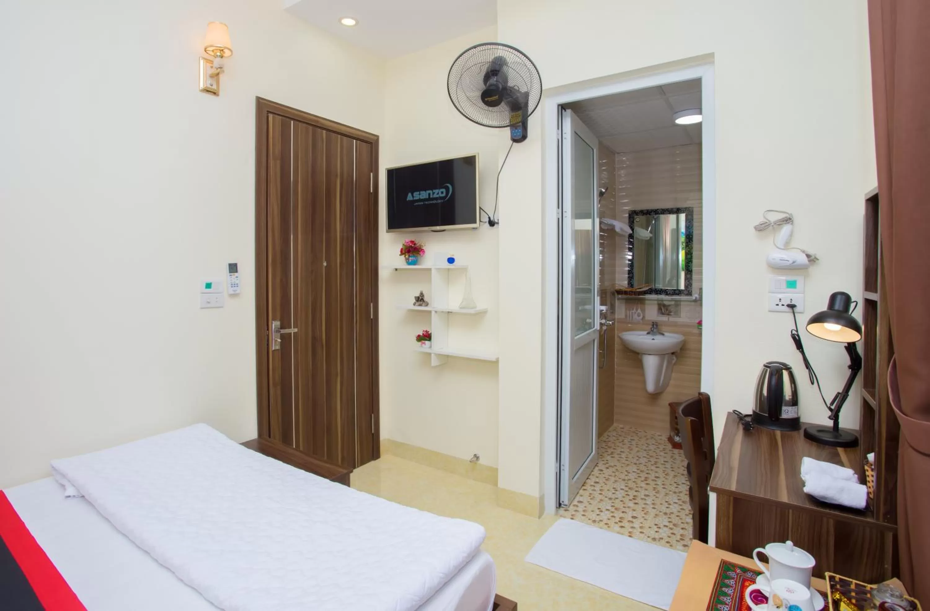 Bathroom, Bed in Friendly Home Hotel