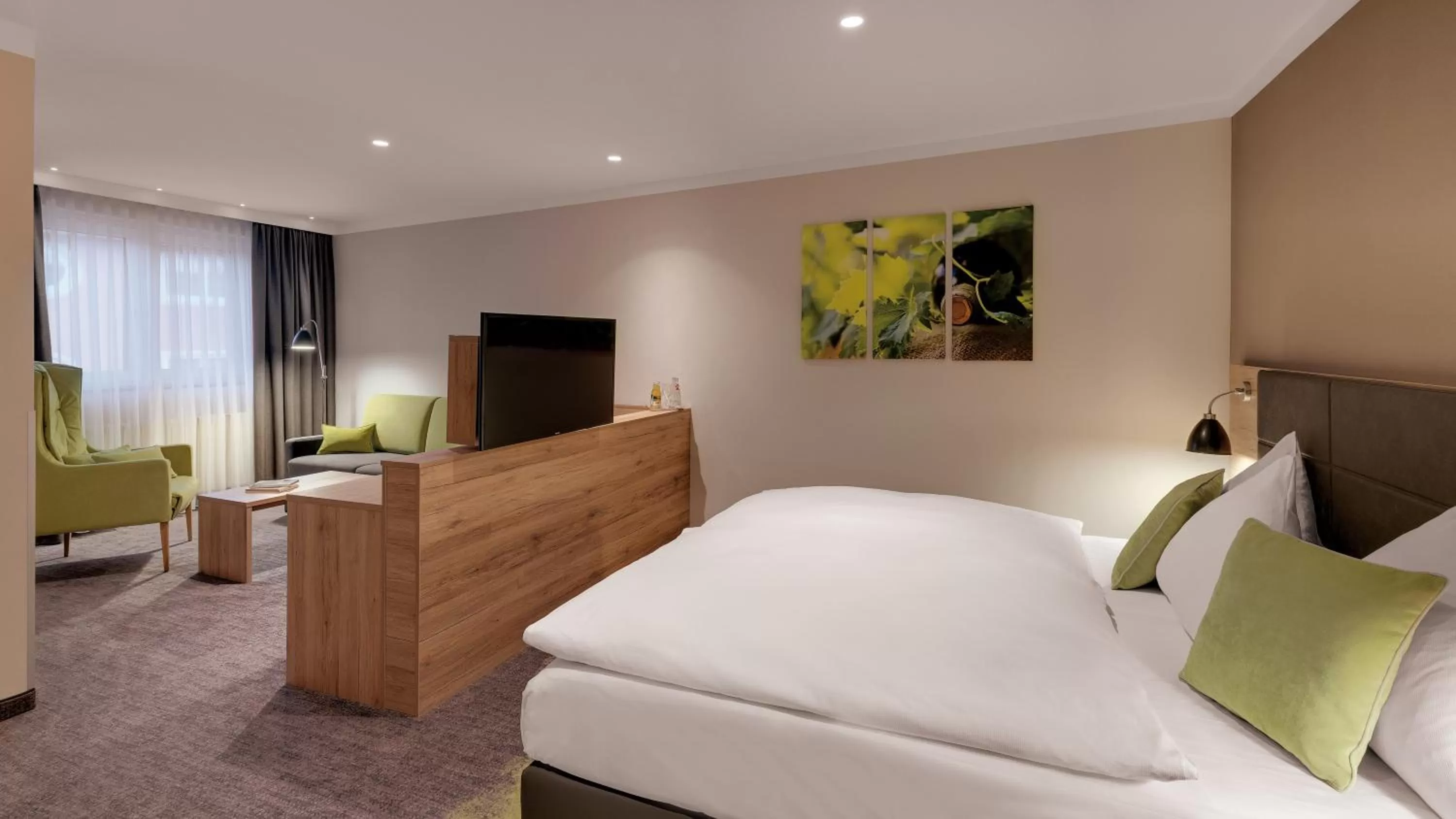 Photo of the whole room, Bed in Pfalzhotel Asselheim