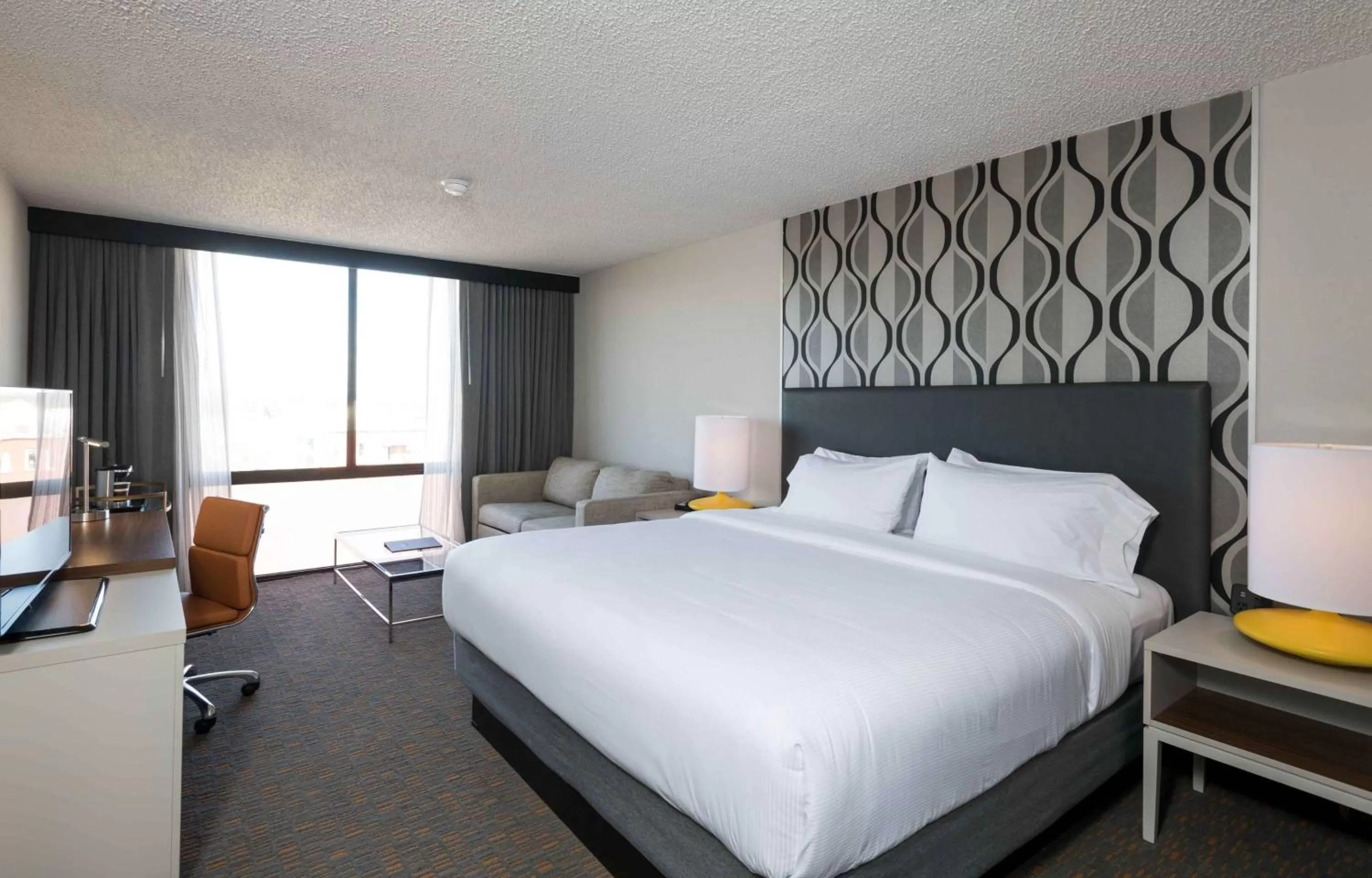 Photo of the whole room, Bed in Wyndham Fort Smith City Center