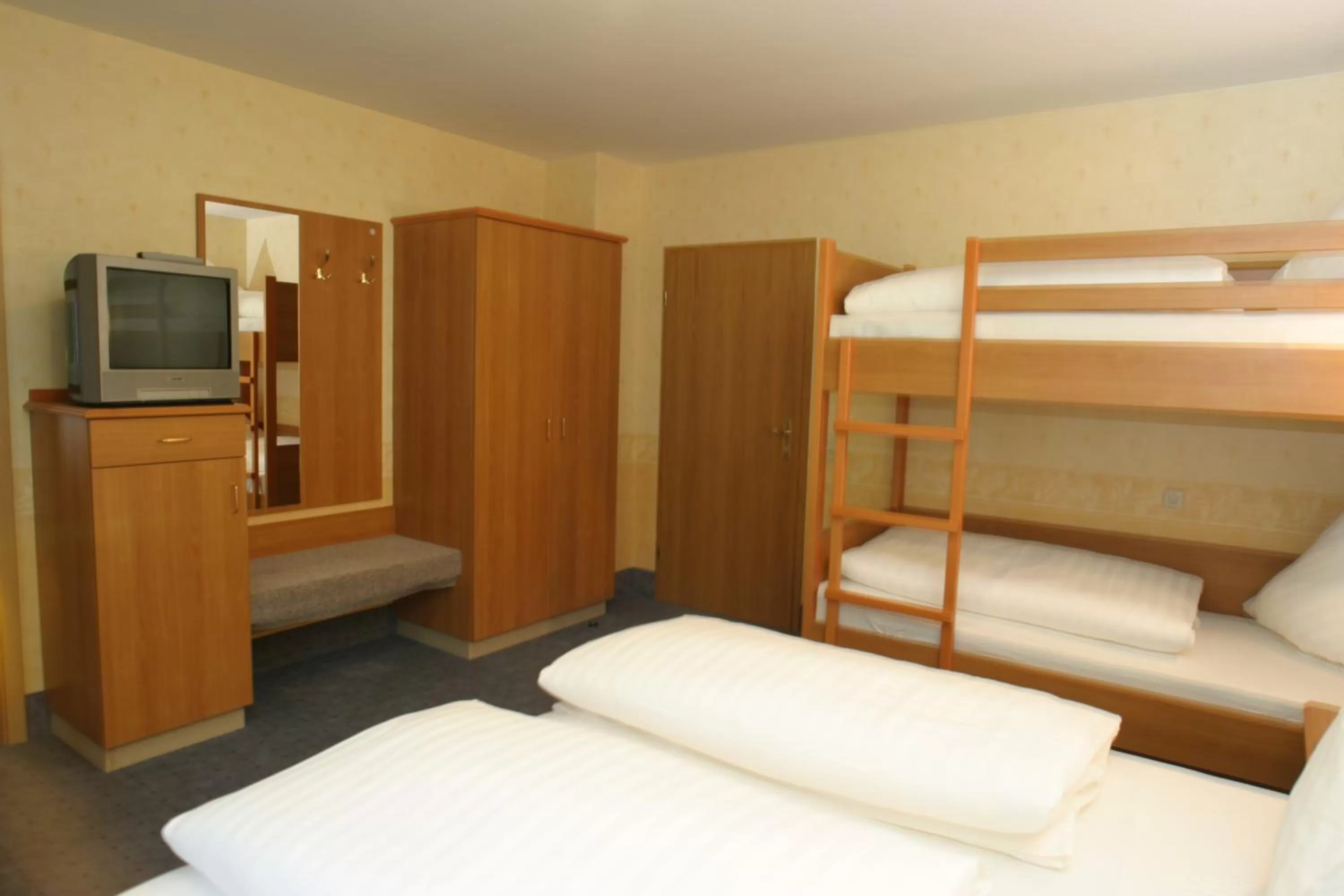 Bedroom, Bed in Hotel und Gasthof Ritter St. Georg