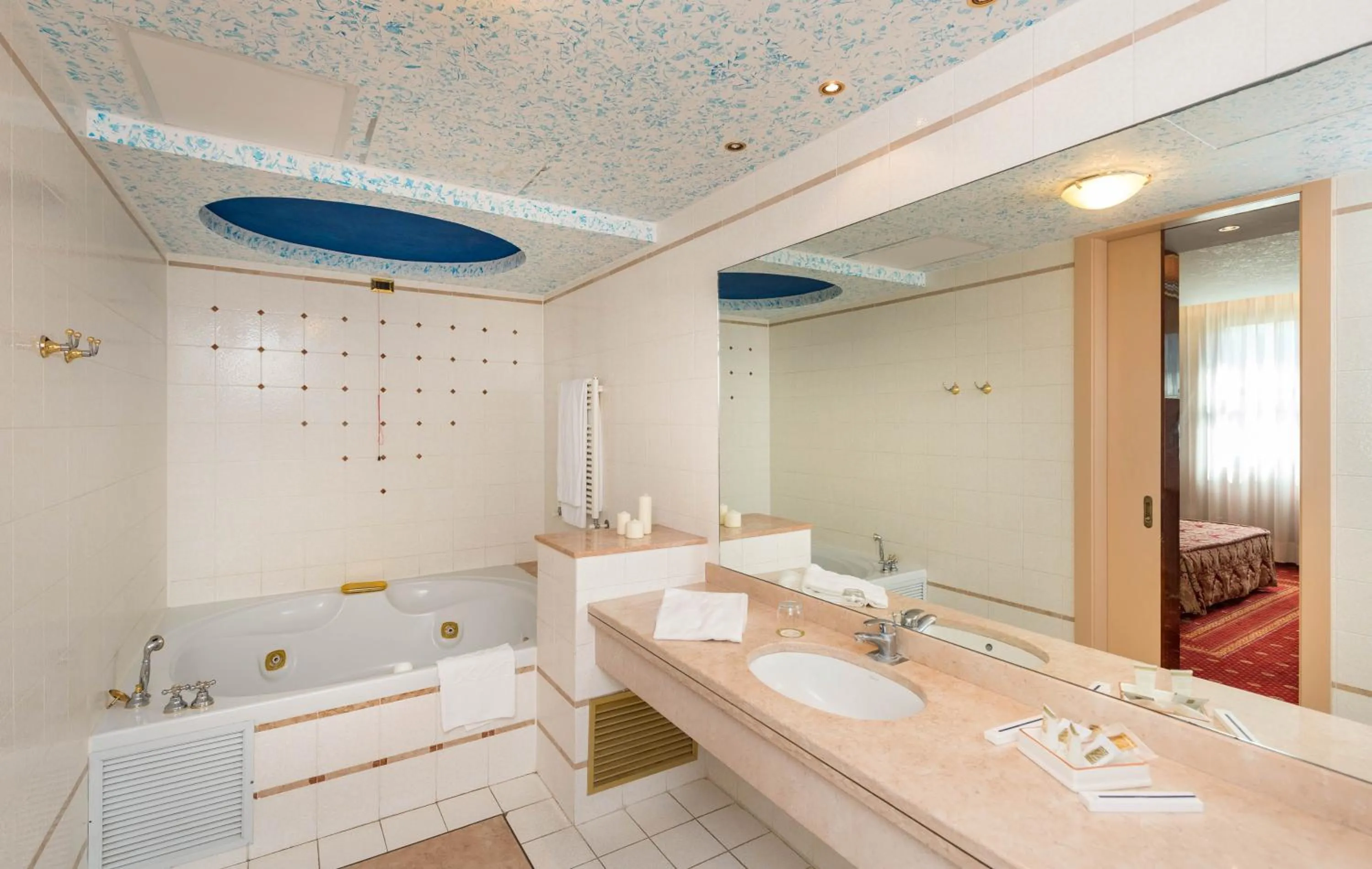 Hot Tub in SHG Hotel Antonella