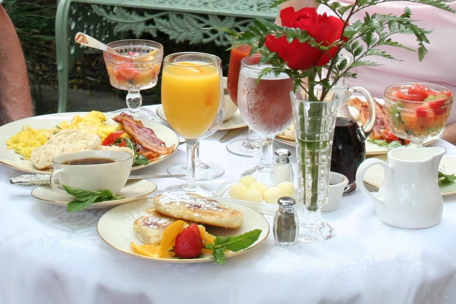 Breakfast in 1840s Carrollton Inn