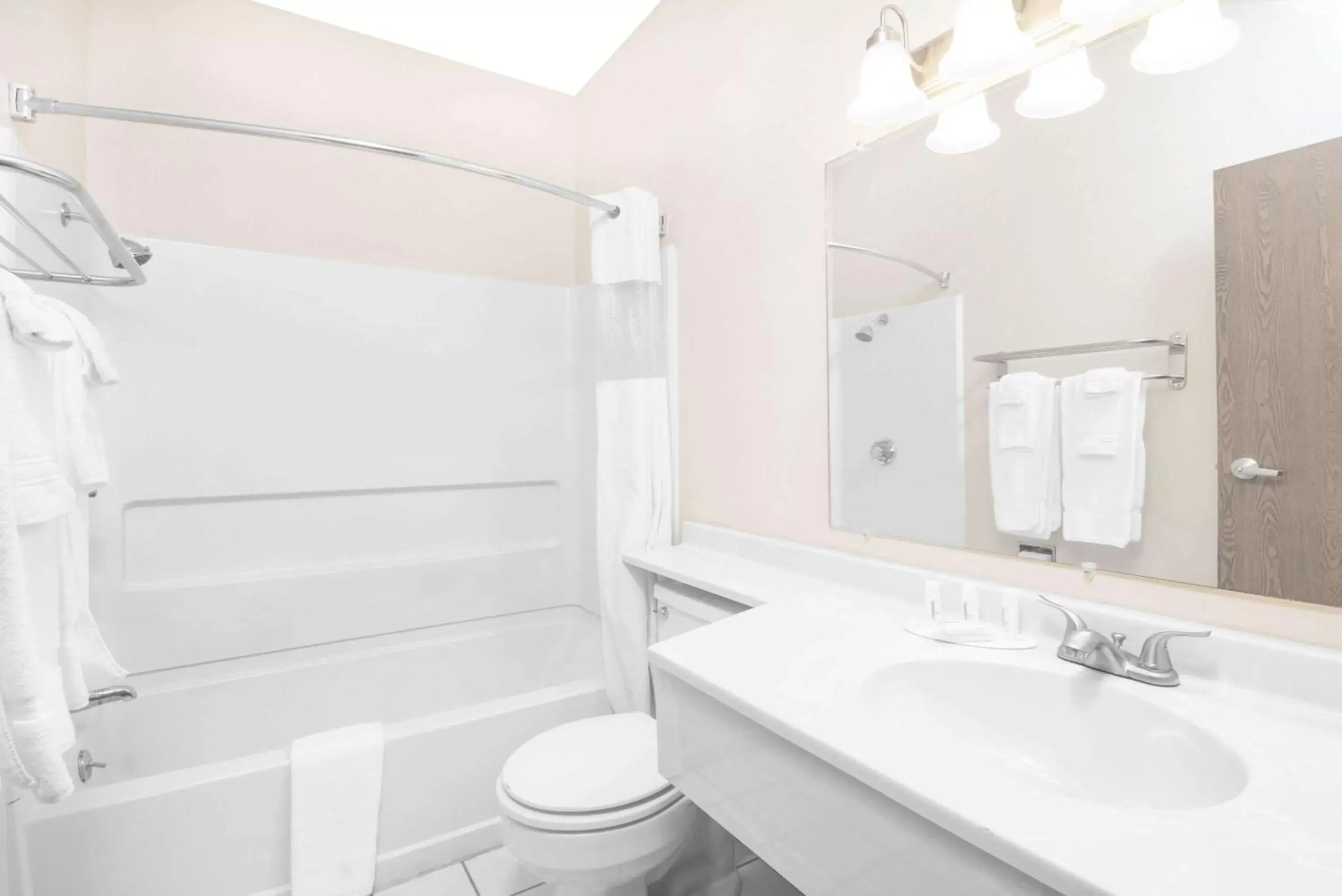 Queen Room - Non-Smoking in Baymont by Wyndham Spearfish Queen Room - Non-Smoking in Baymont by Wyndham Spearfish