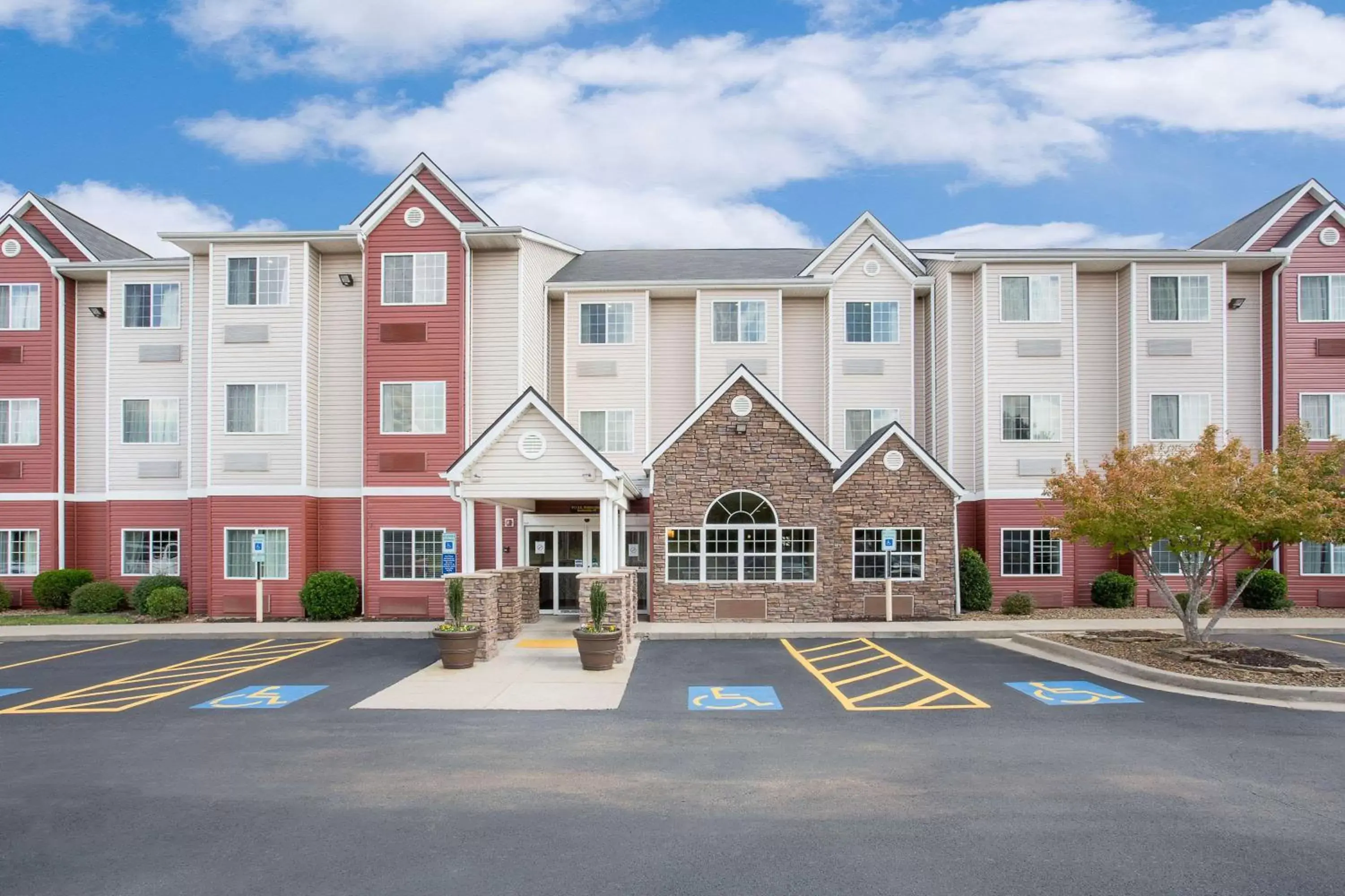 Property Building in Microtel by Wyndham Bentonville Property Building in Microtel by Wyndham Bentonville