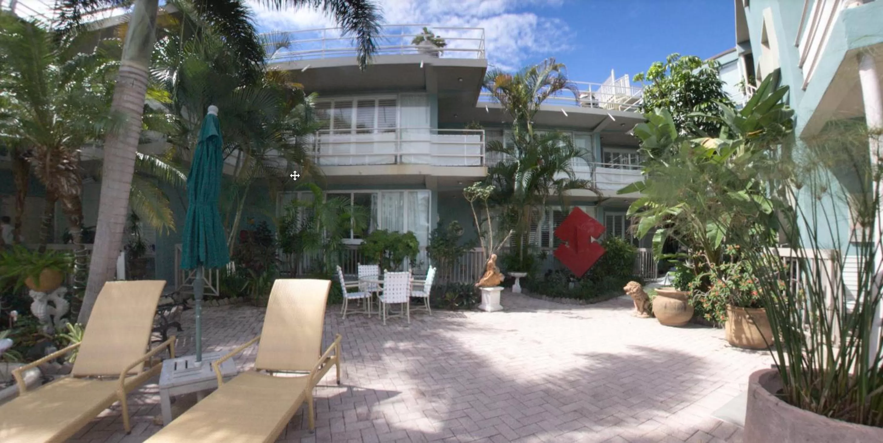 Spring in Manhattan Tower Apartment Hotel