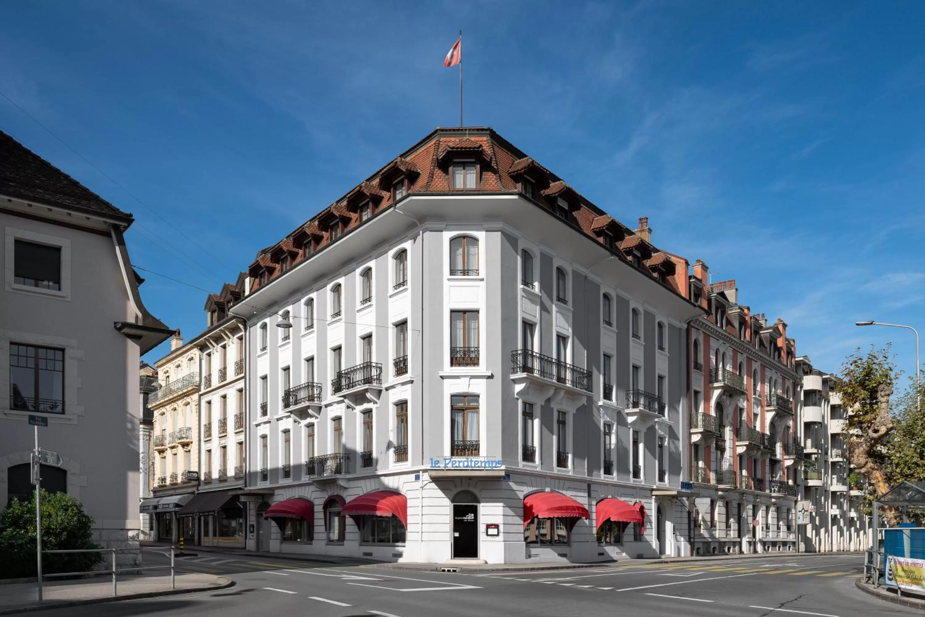 Property building in Hôtel des Alpes