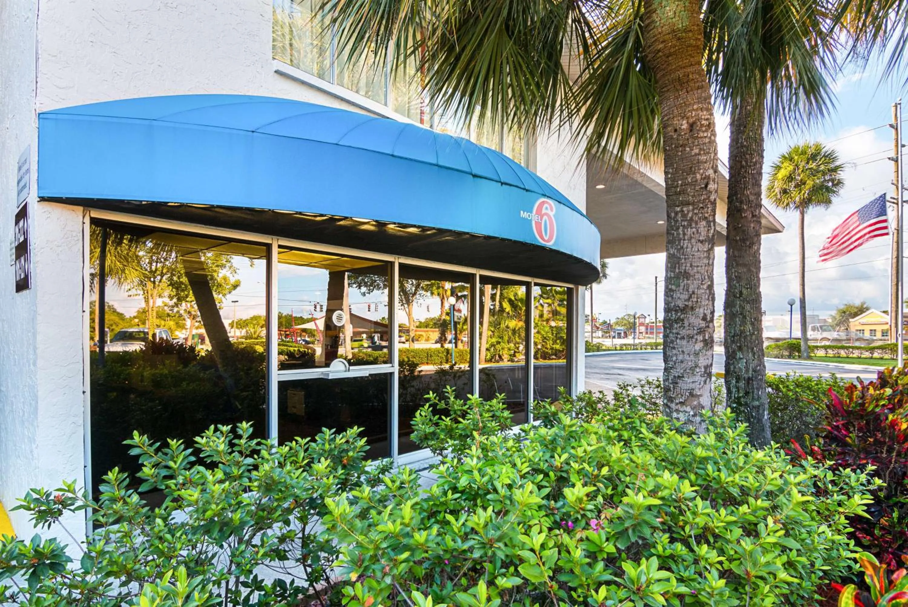 Property building in Motel 6-Tampa, FL - Fairgrounds