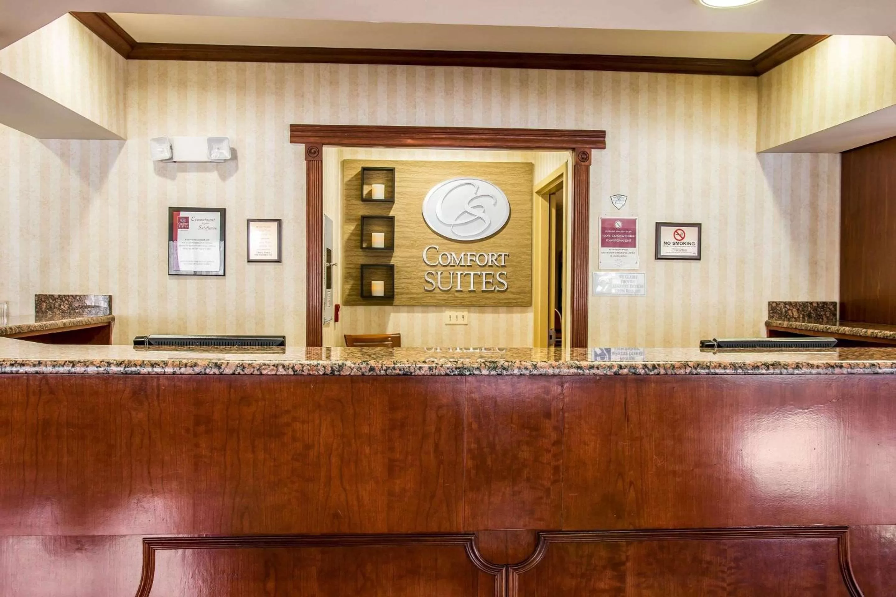 Lobby or reception in Comfort Suites Canton - Detroit