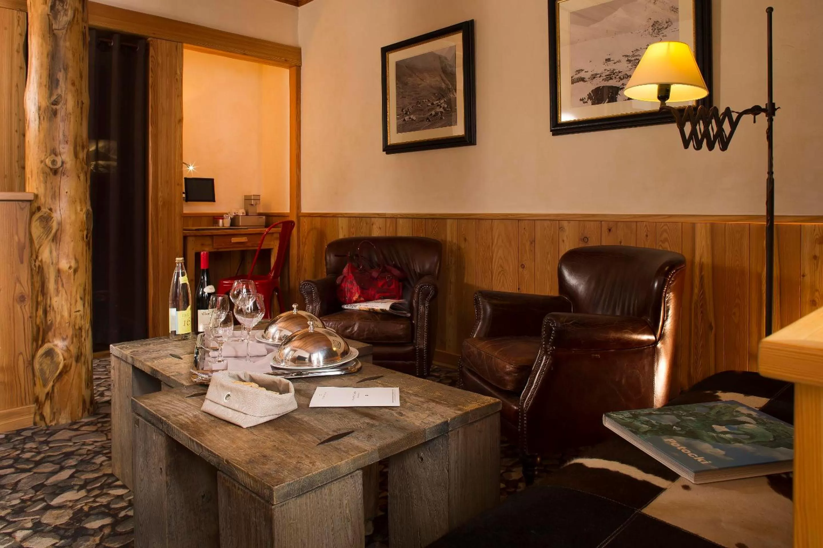 Decorative detail in Hôtel Chalet Mounier