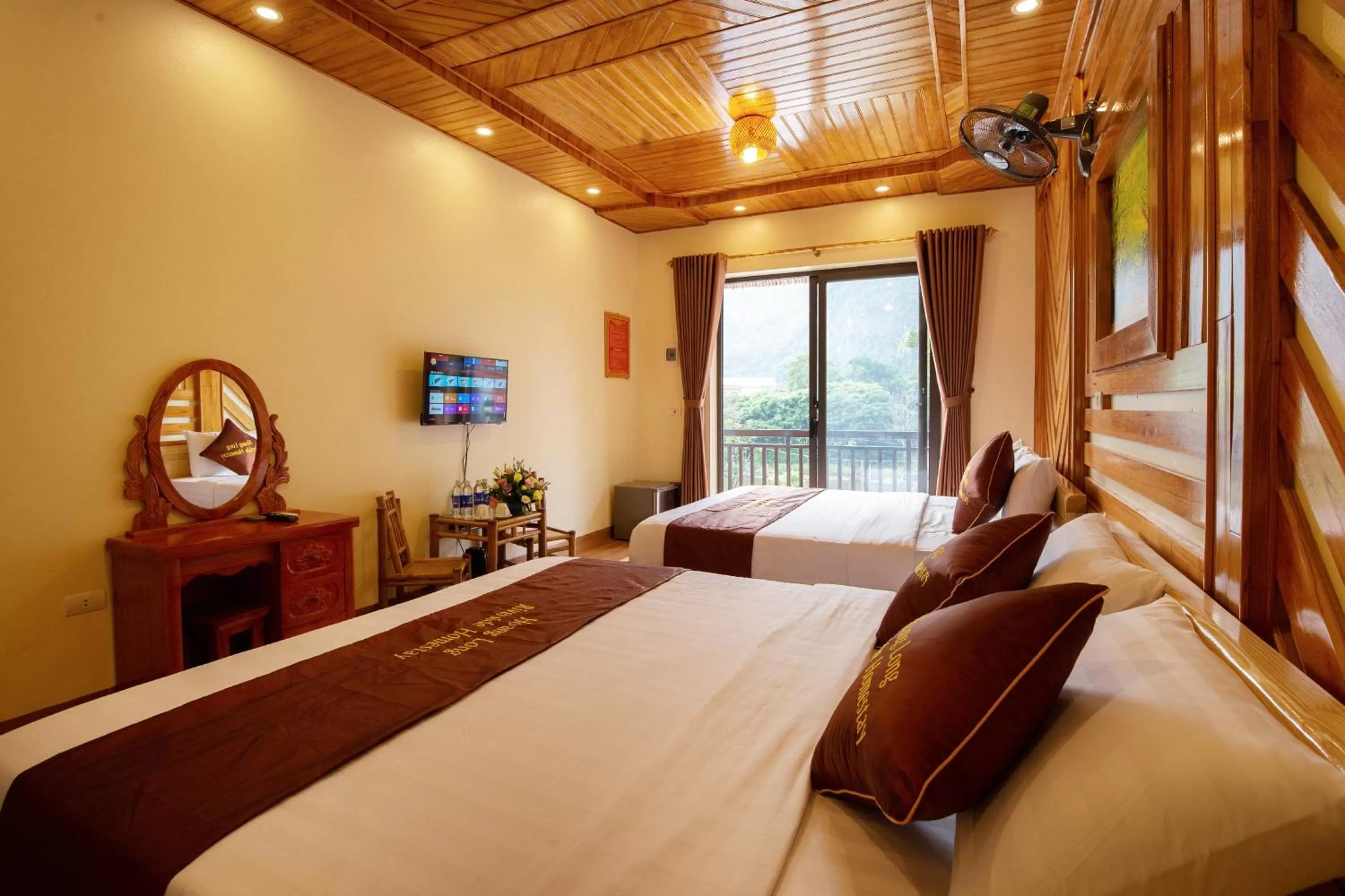 HoangLong Riverside Homestay