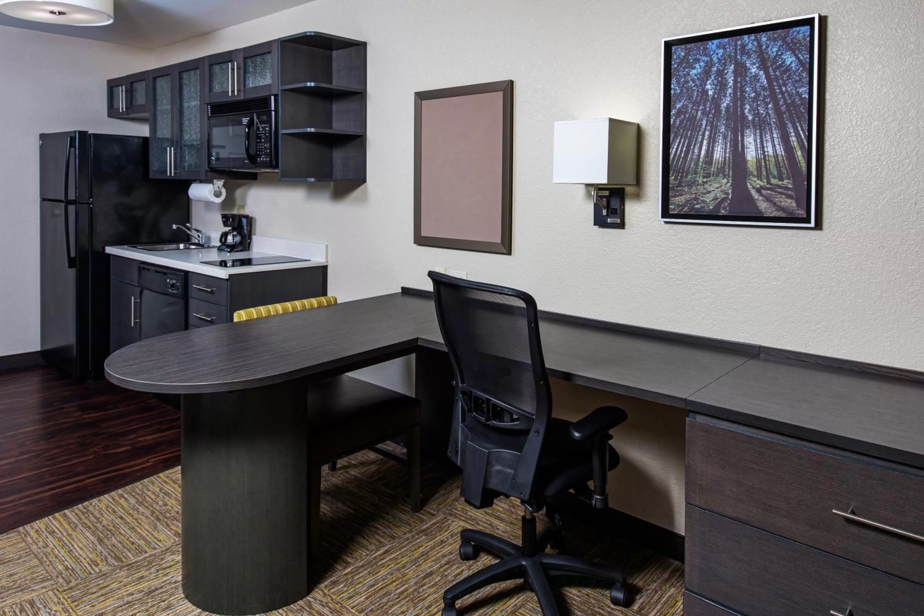 Kitchen or kitchenette in Candlewood Suites Appleton by IHG