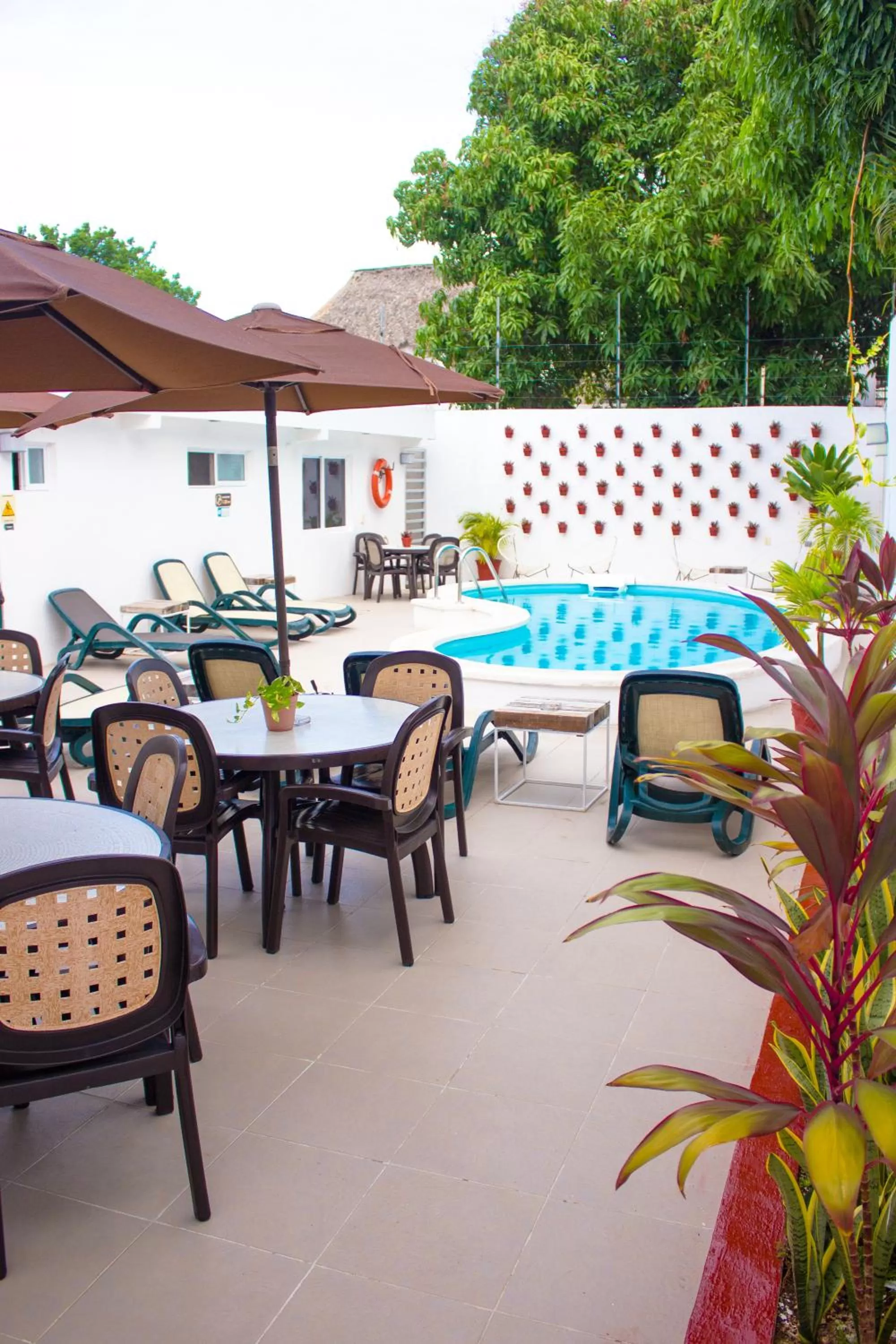 Moloch Hostel & Suites