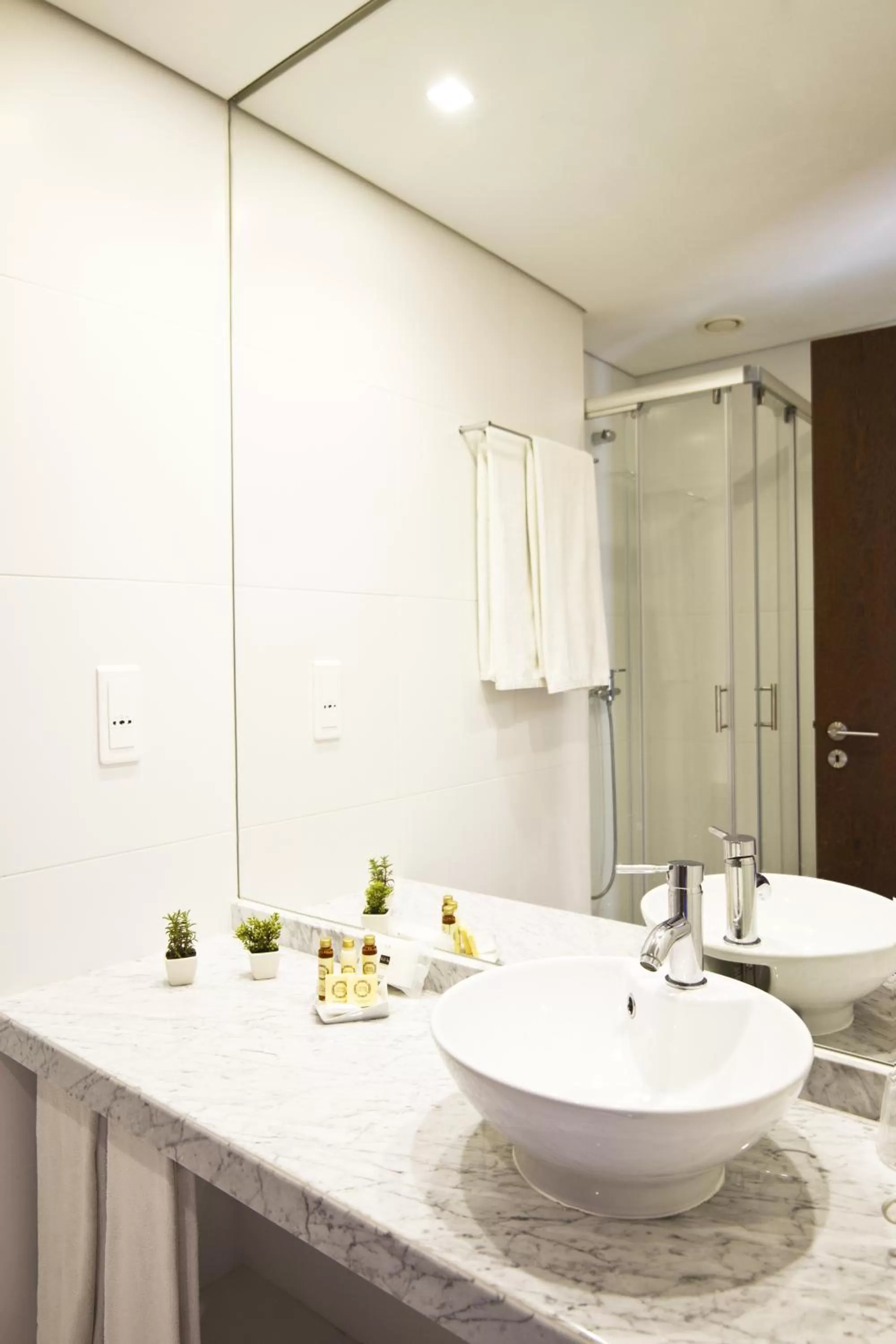 Bathroom in Oca Ribeira do Porto Hotel