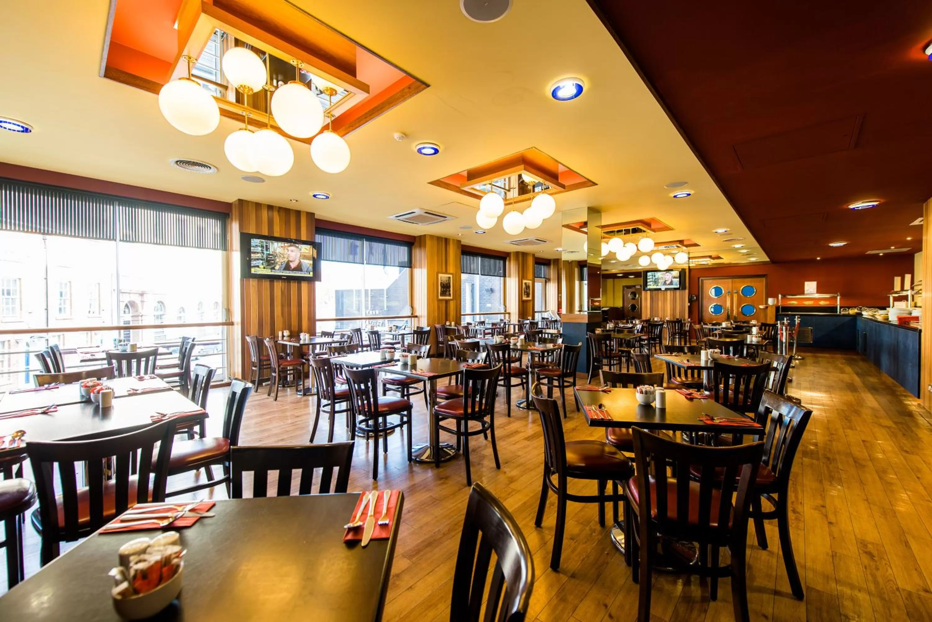 Breakfast in The Liner at Liverpool